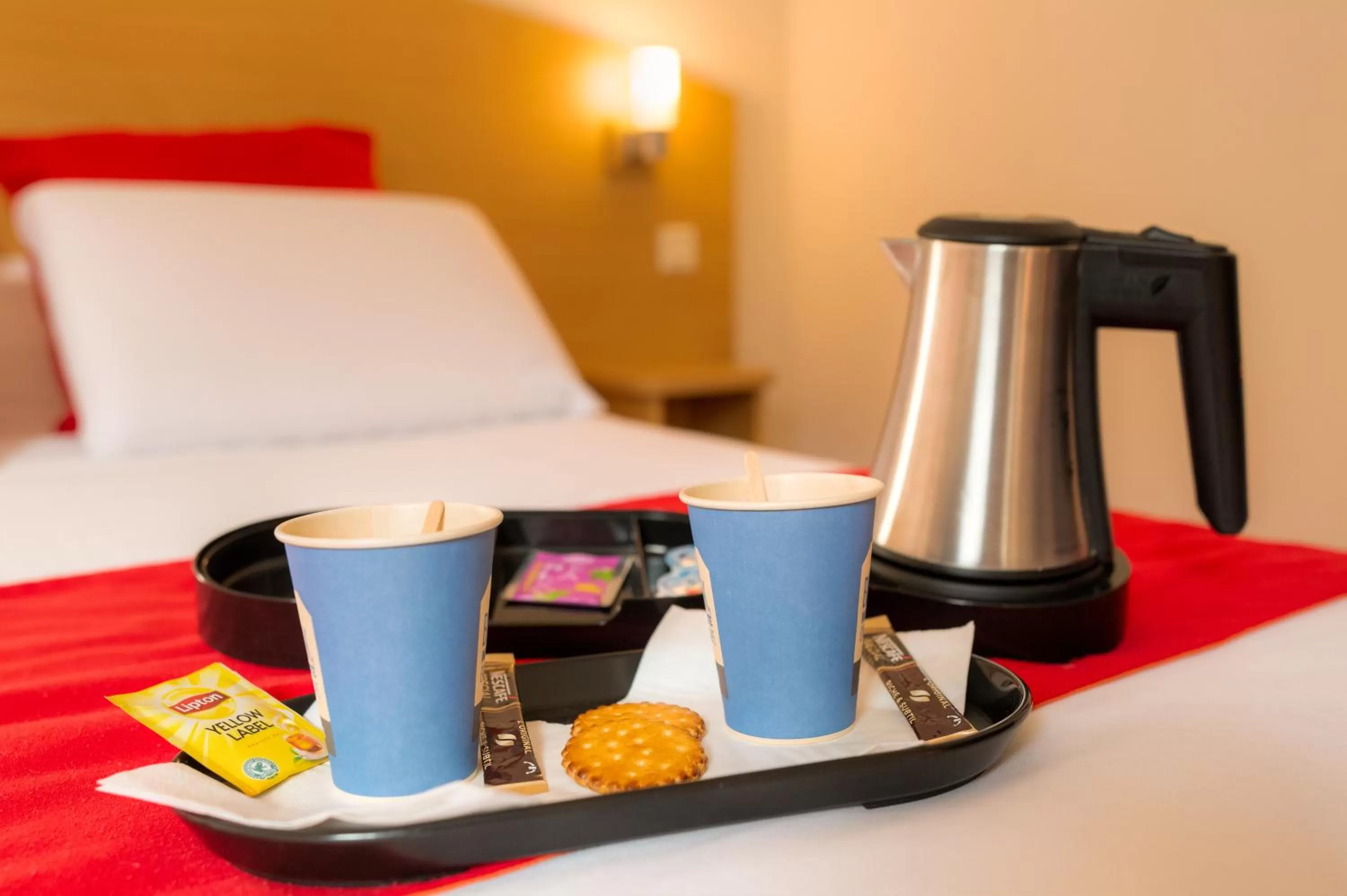 Coffee/tea facilities, Bed in Kyriad Quimper - Pont-l'Abbé