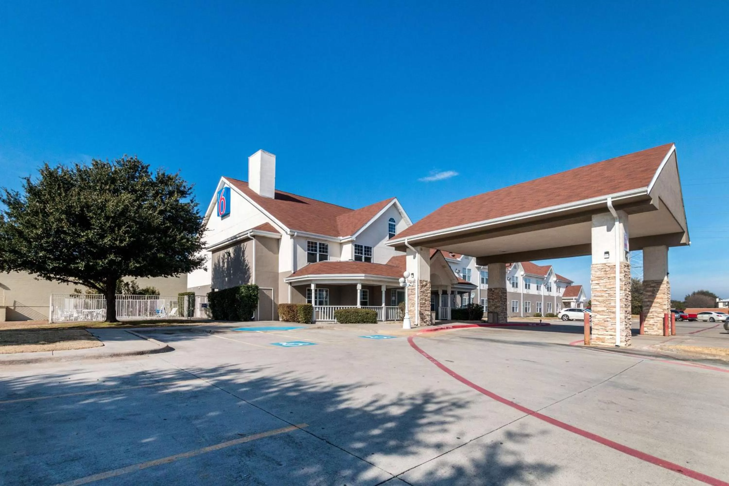 Property building in Motel 6-North Richland Hills, TX - NE Fort Worth