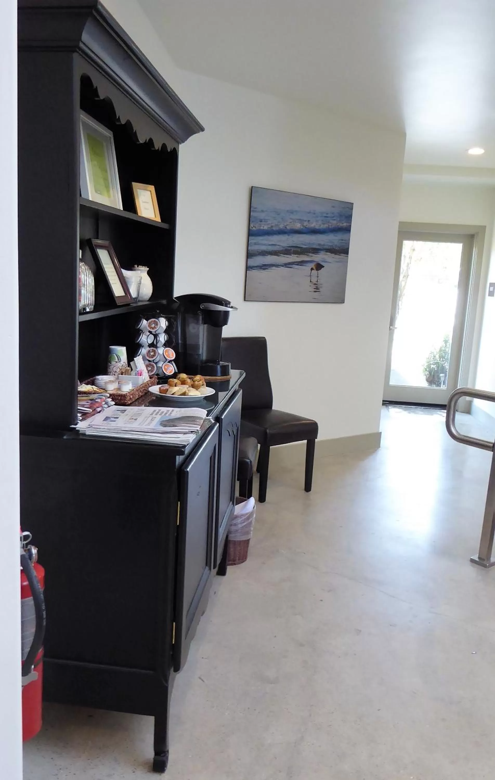 Communal lounge/ TV room in Baywood Inn Bed & Breakfast