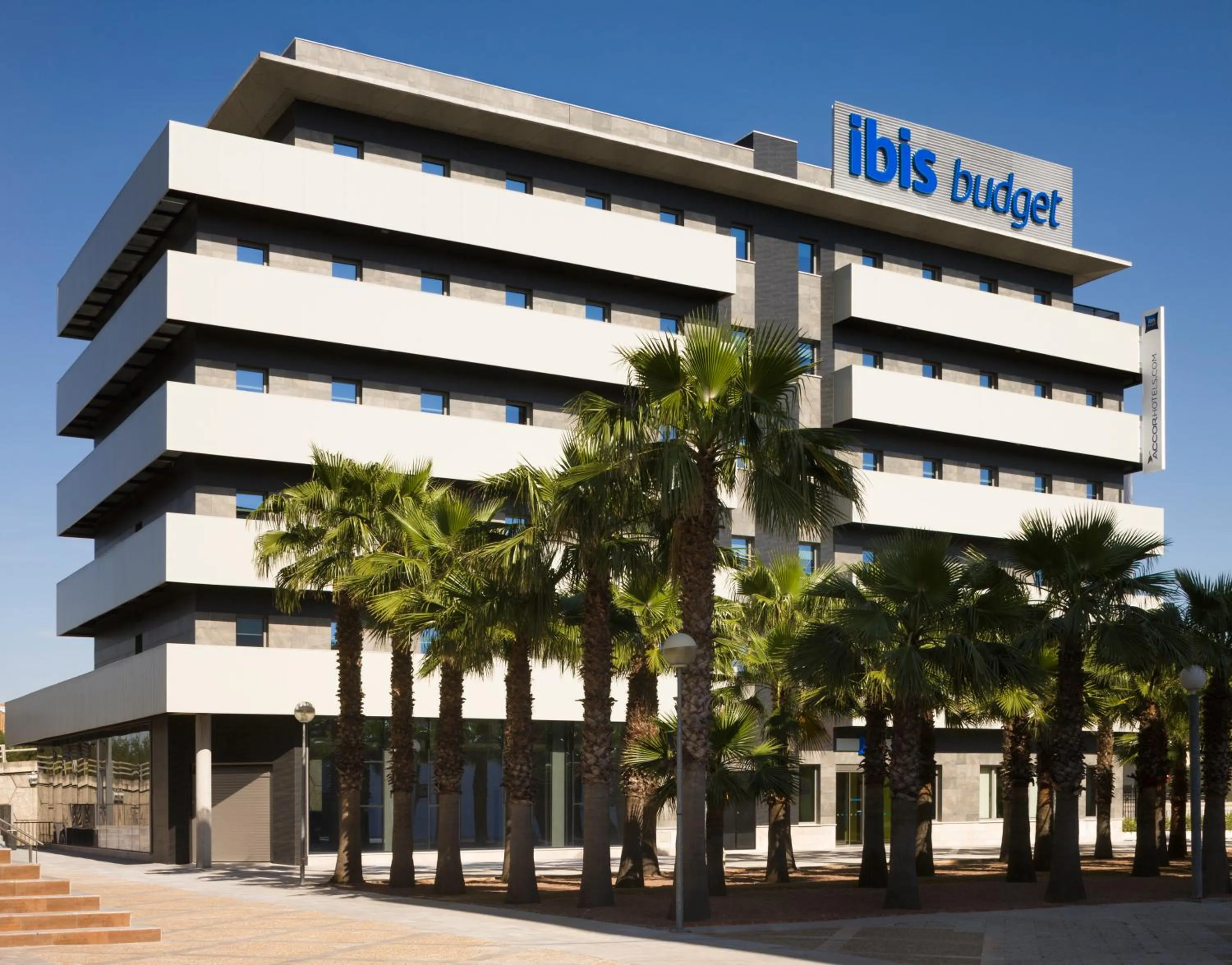 Facade/entrance in Ibis Budget Sevilla Aeropuerto