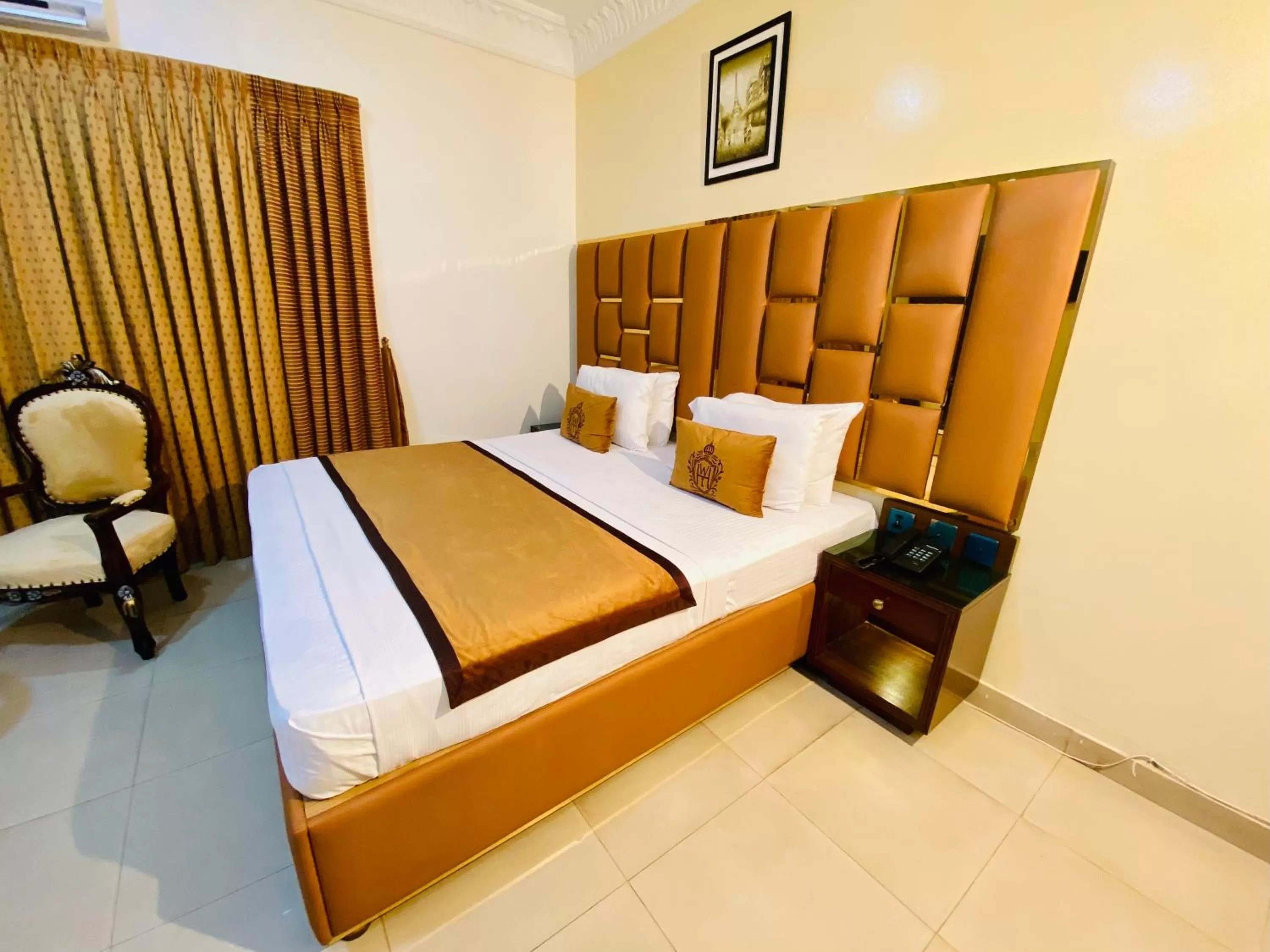 Bed in World Inn Karachi