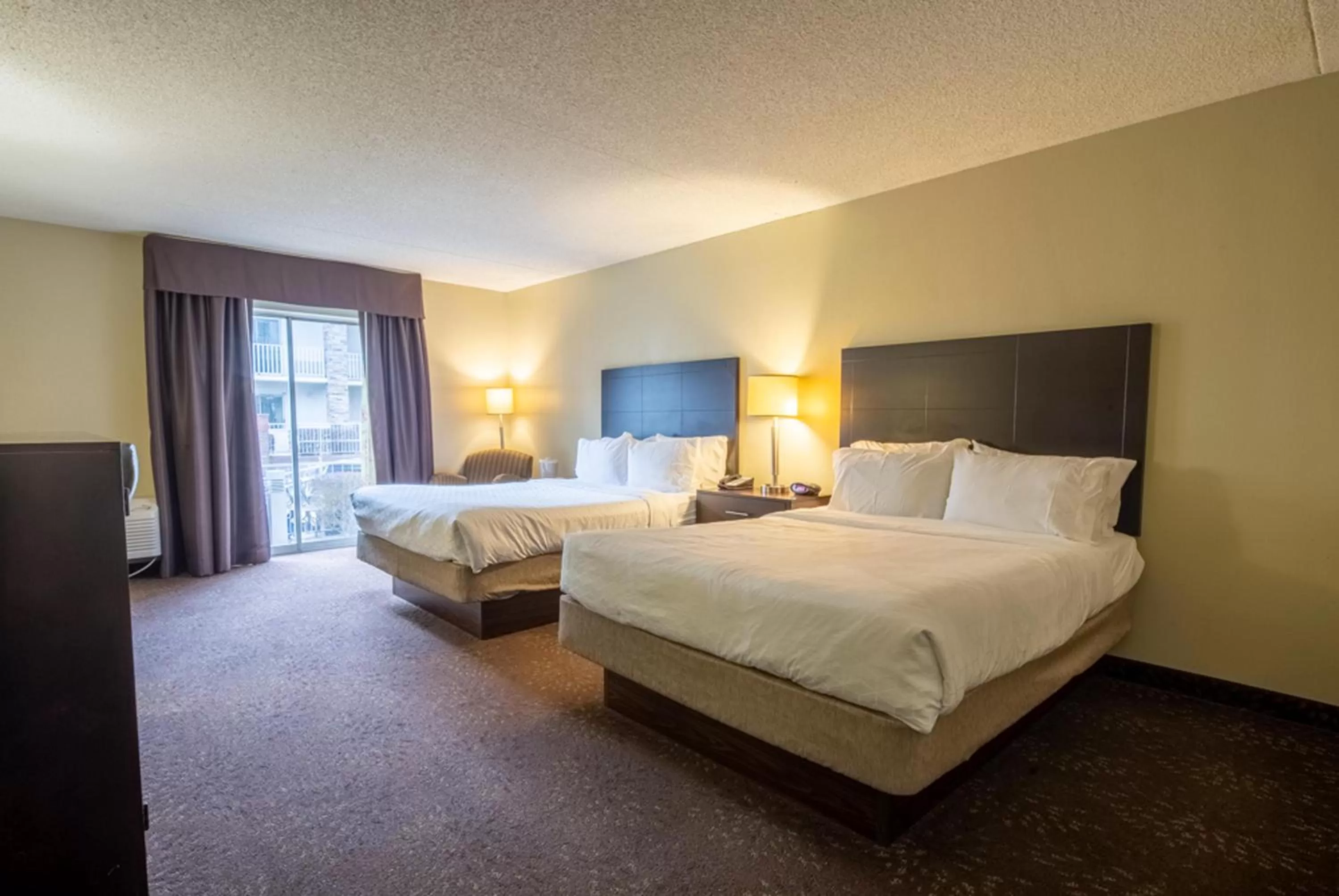 Bedroom, Bed in Holiday Inn Express Hotel & Suites Pittsburgh Airport by IHG