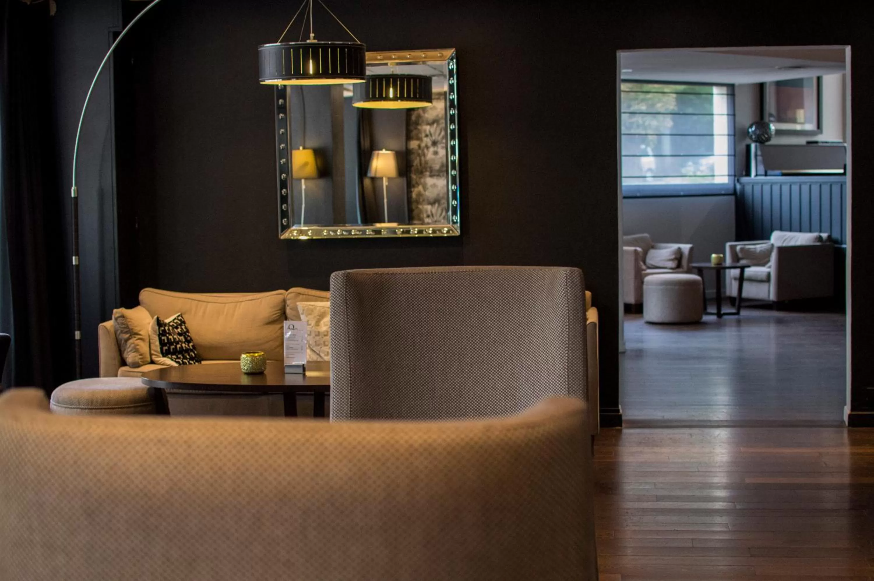 Communal lounge/ TV room in Hôtel Quorum