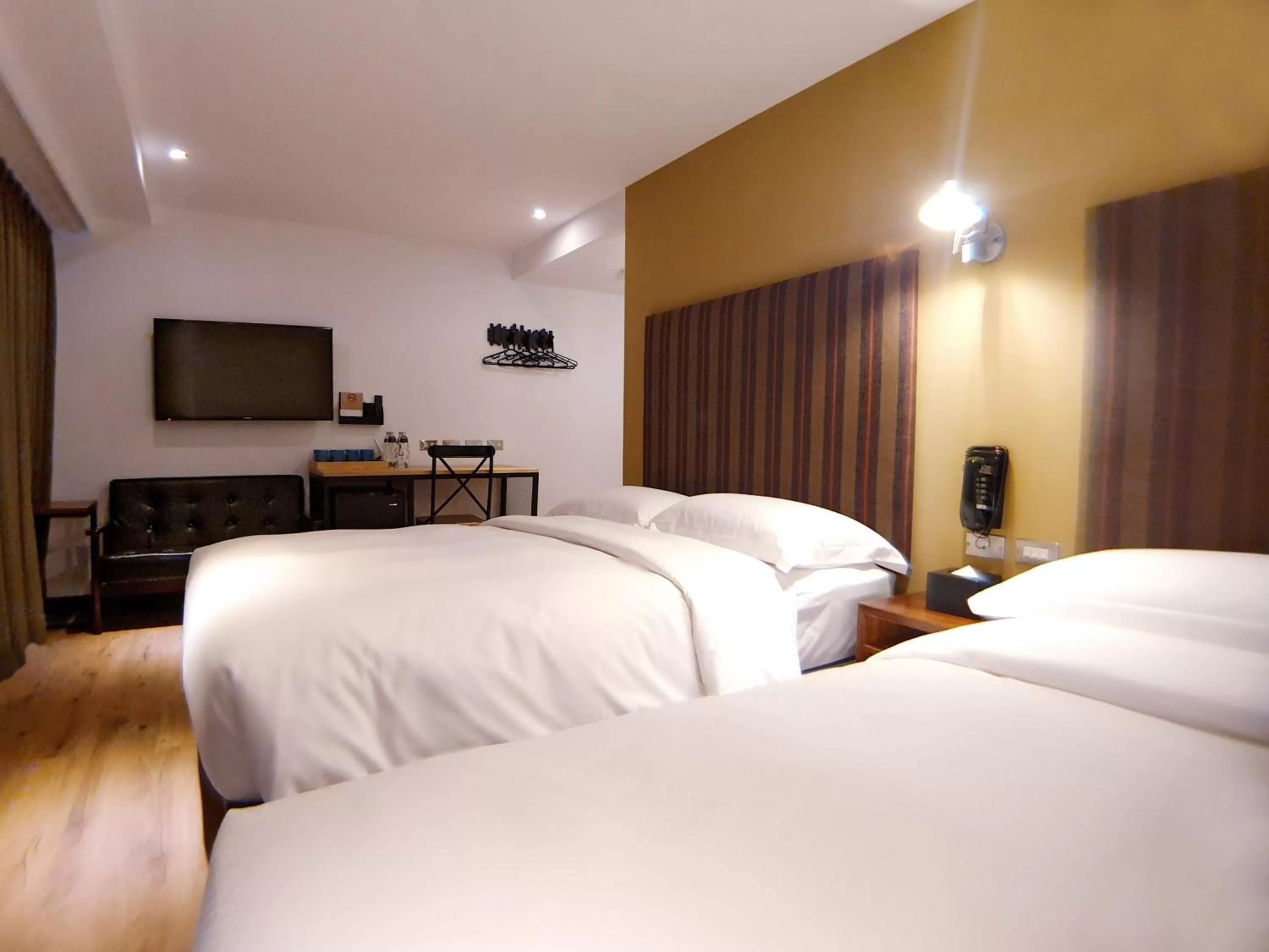 Bed in River inn Station