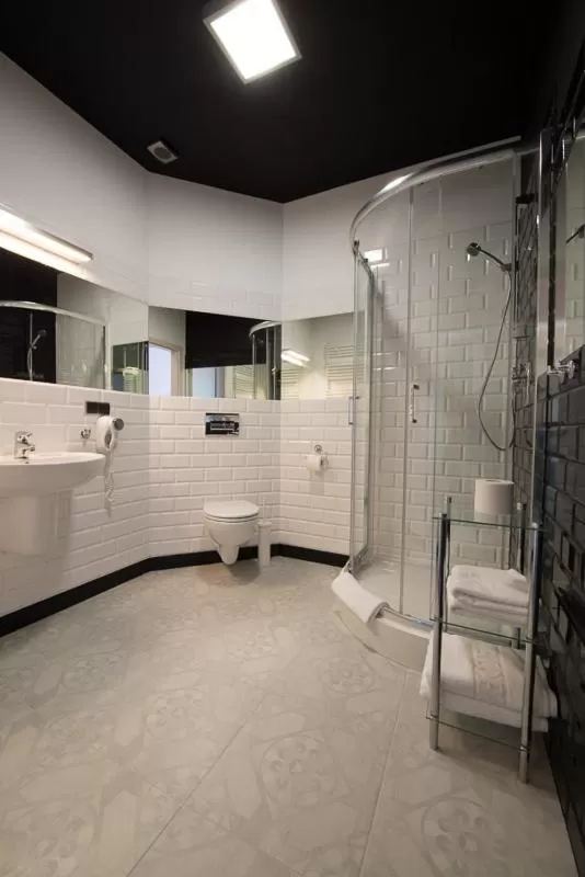 Bathroom in Hotel Sękowski