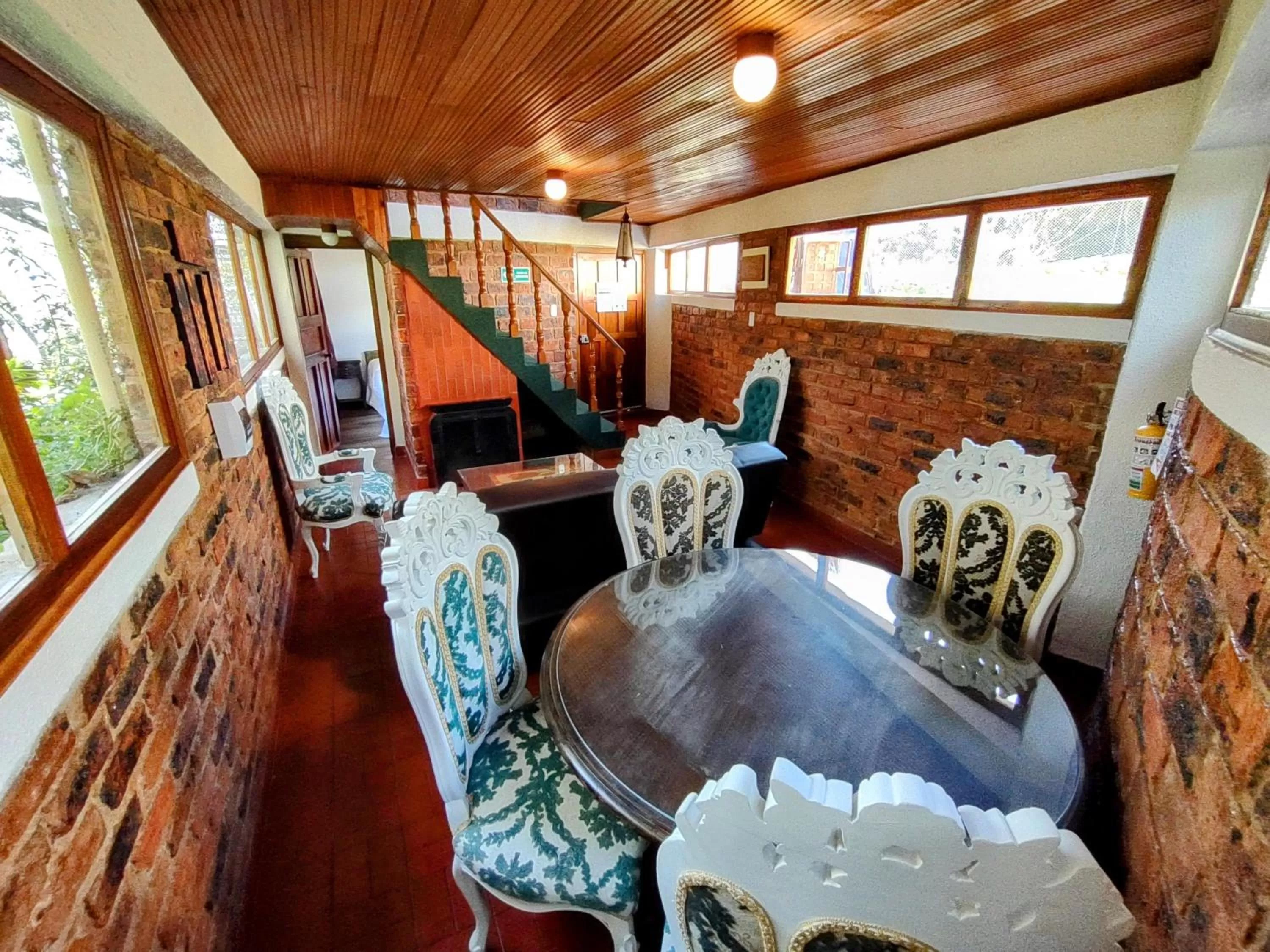 Living room, Restaurant/Places to Eat in Refugio Génesis habitaciones Lago de Tota