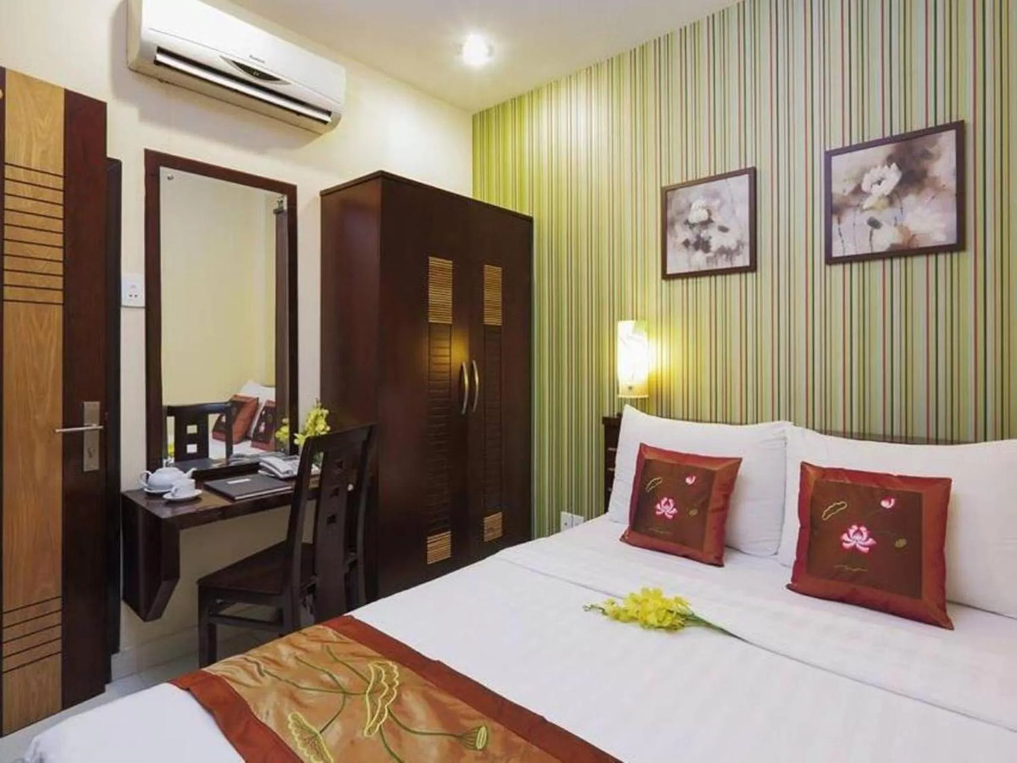 Bed in Sen Sai Gon Hotel - Ben Thanh Market