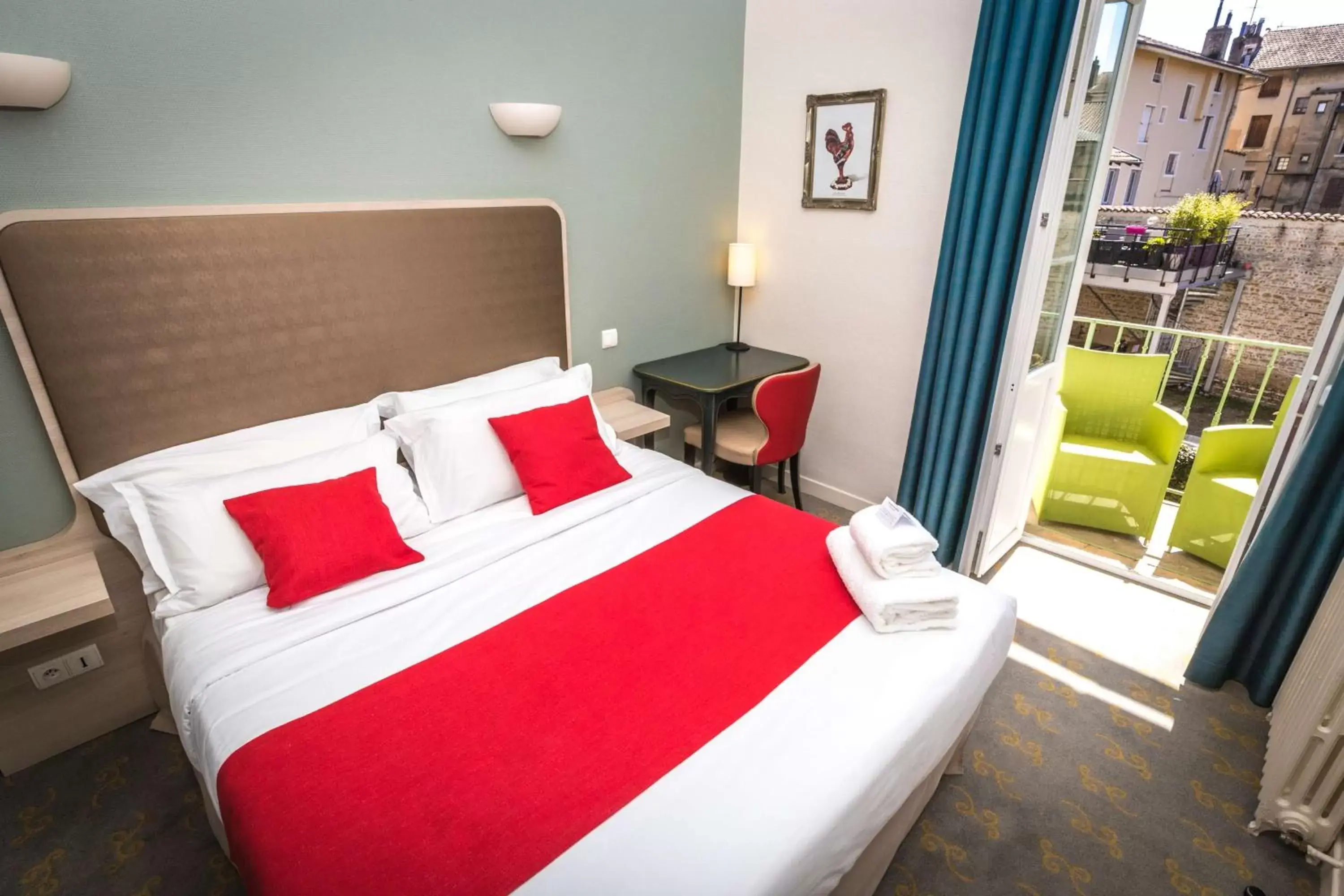 Classic Queen Room in Best Western Hôtel de France Classic Queen Room in Best Western Hôtel de France