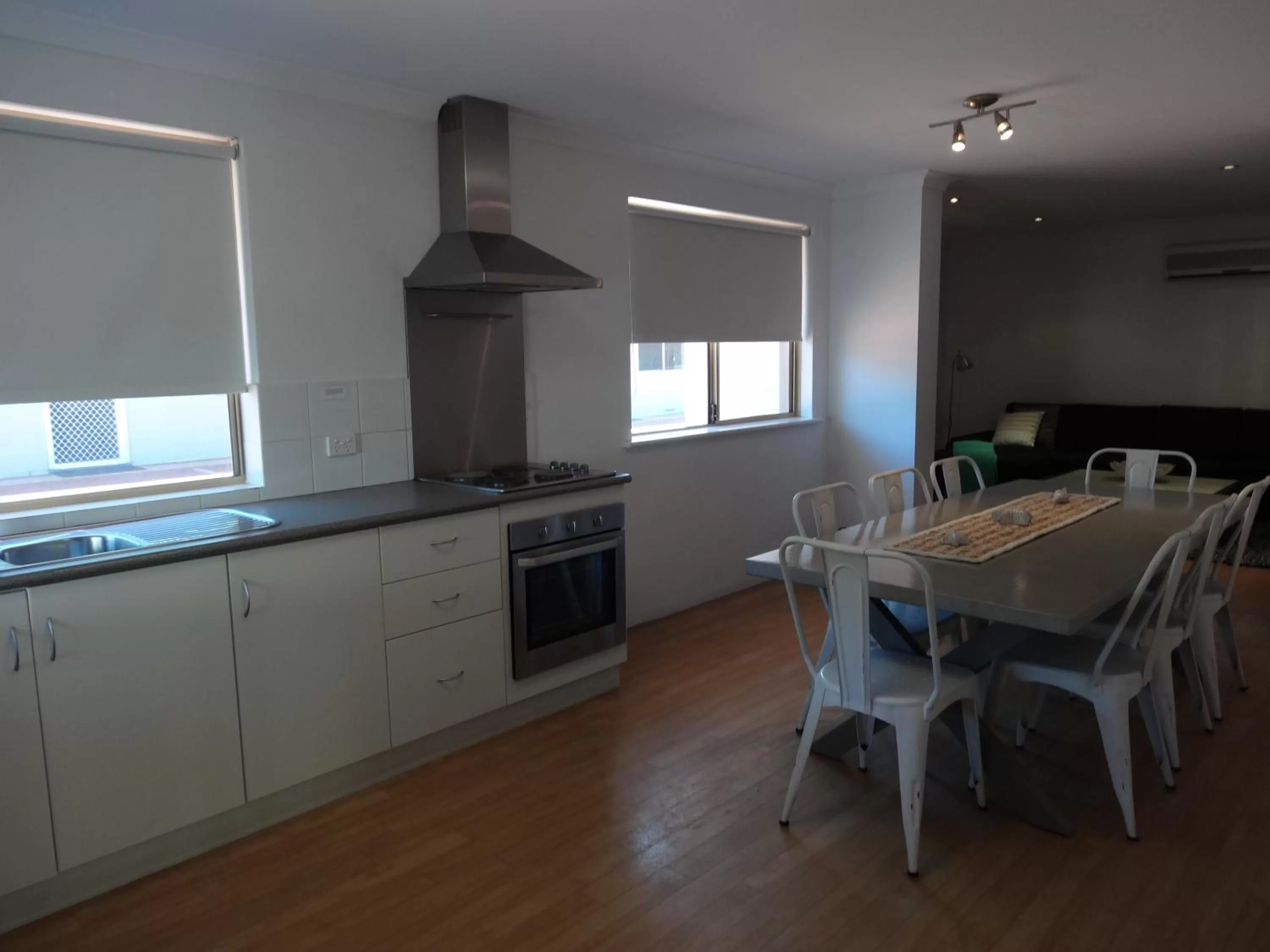 Kitchen or kitchenette, Kitchen/Kitchenette in Archipelago Apartments Esperance