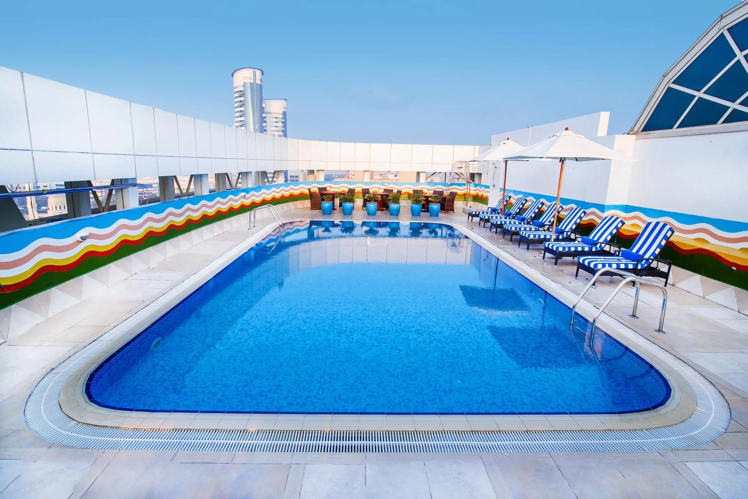 Swimming pool in Grand Excelsior Hotel Bur Dubai