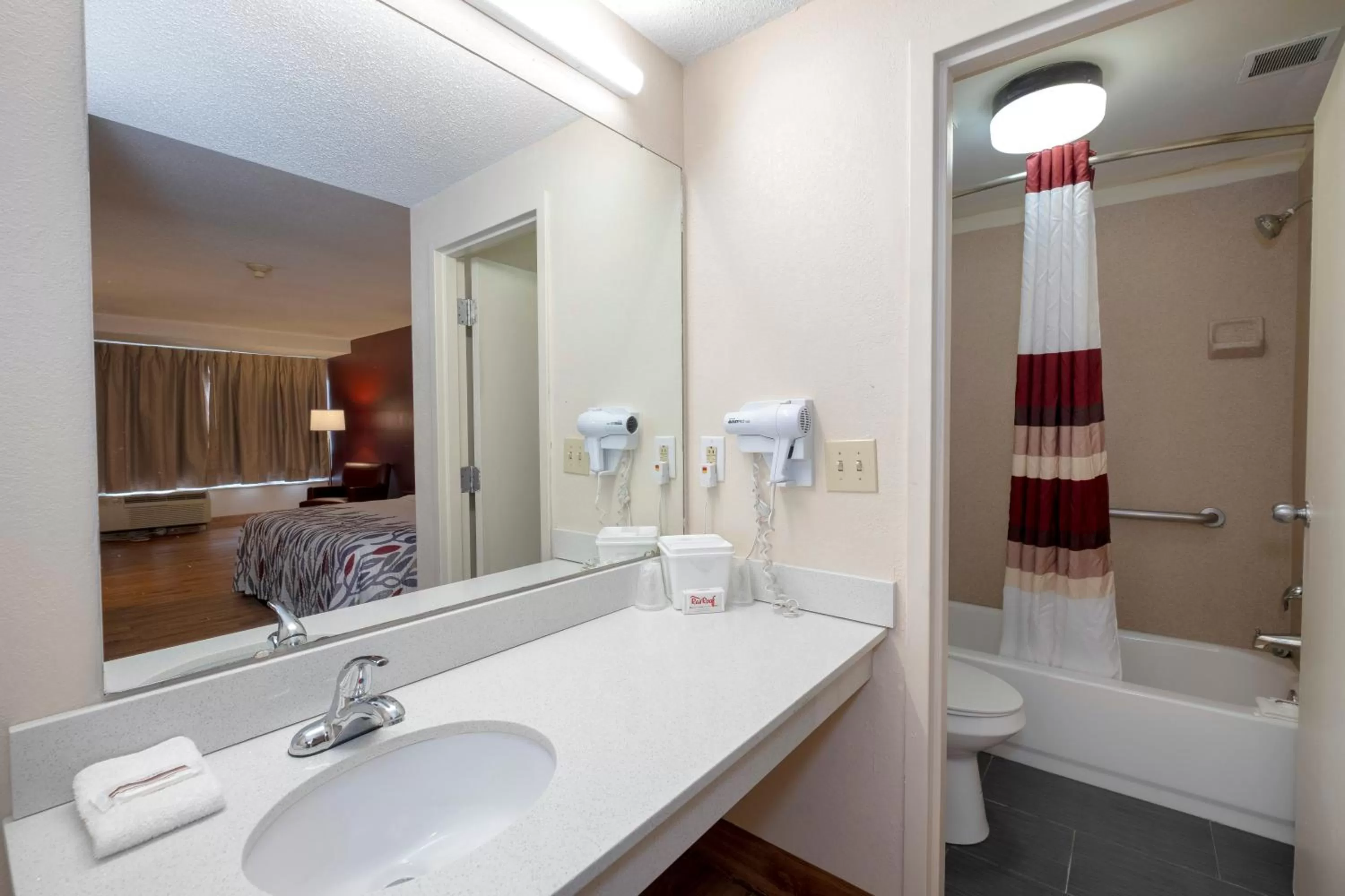 Bathroom in Red Roof Inn Marion, VA