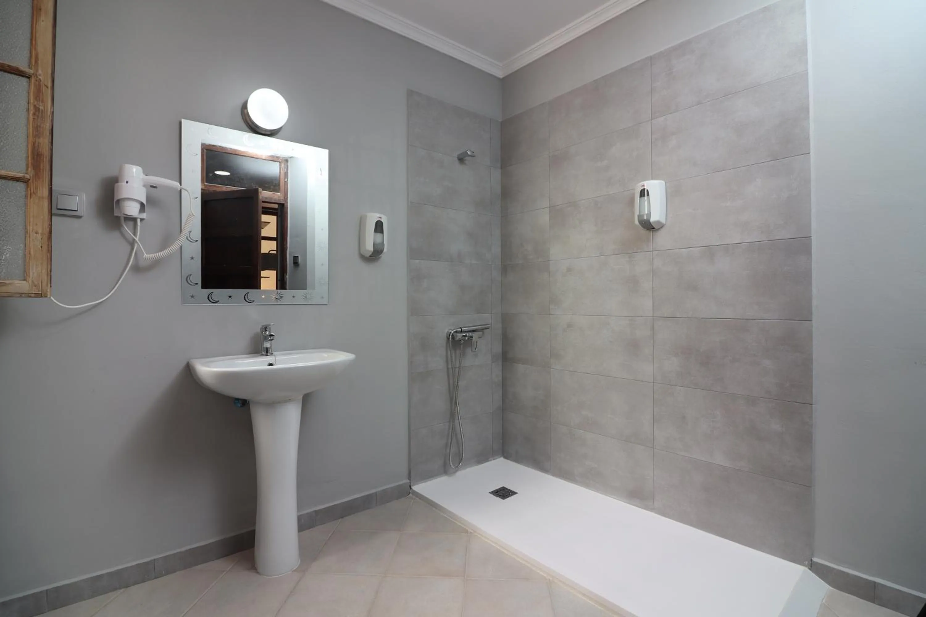 Feel Hostels City Center