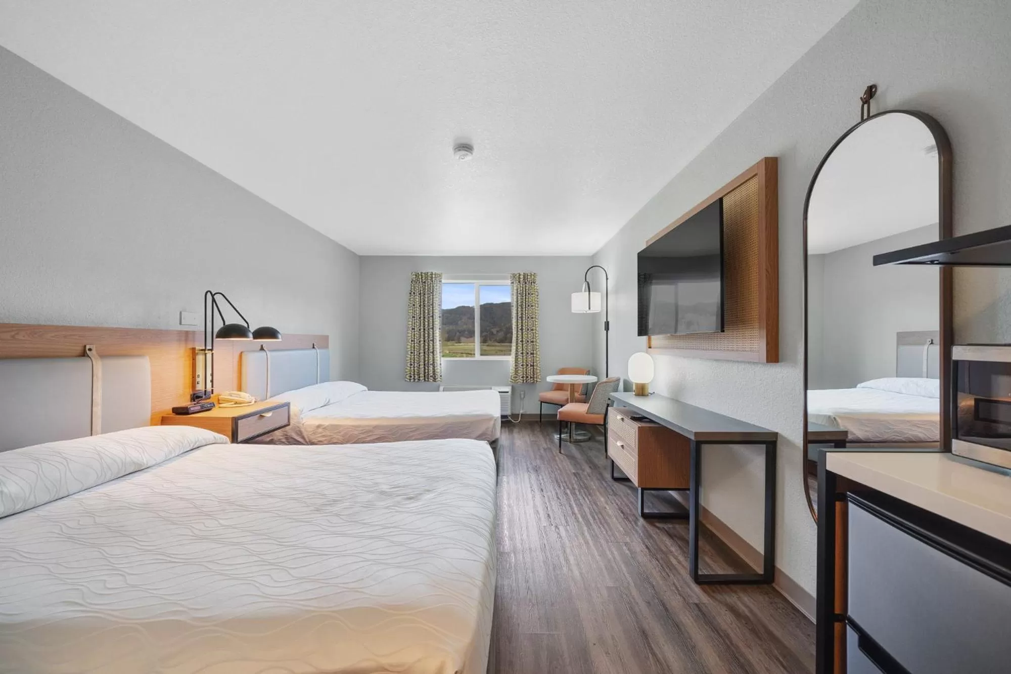 Bed in Garibaldi Inn at the Bay