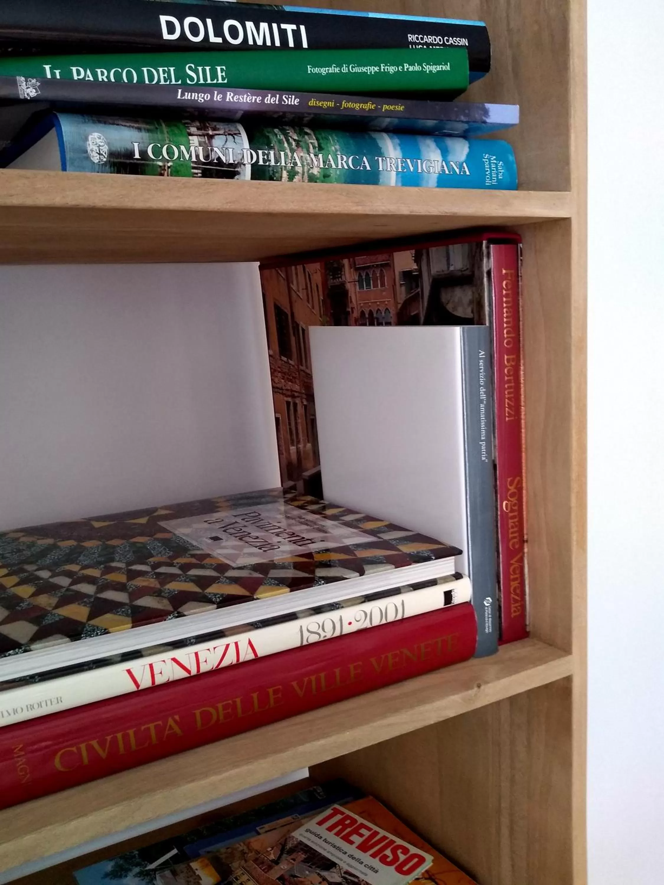 Communal lounge/ TV room in Le Mandragole B&B