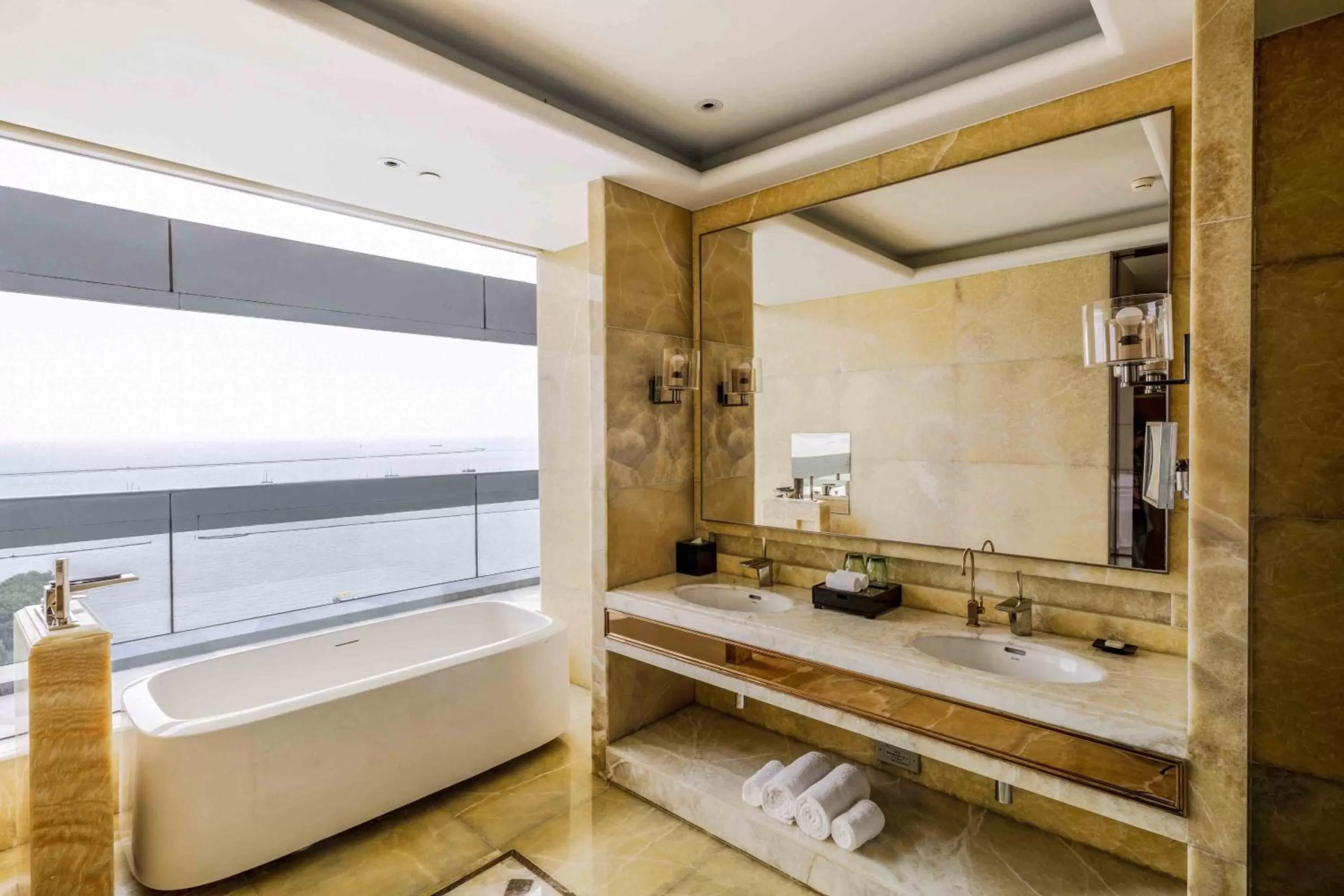 Bathroom in Sheraton Huzhou Taihu Lake Hot Spring Resort & Spa
