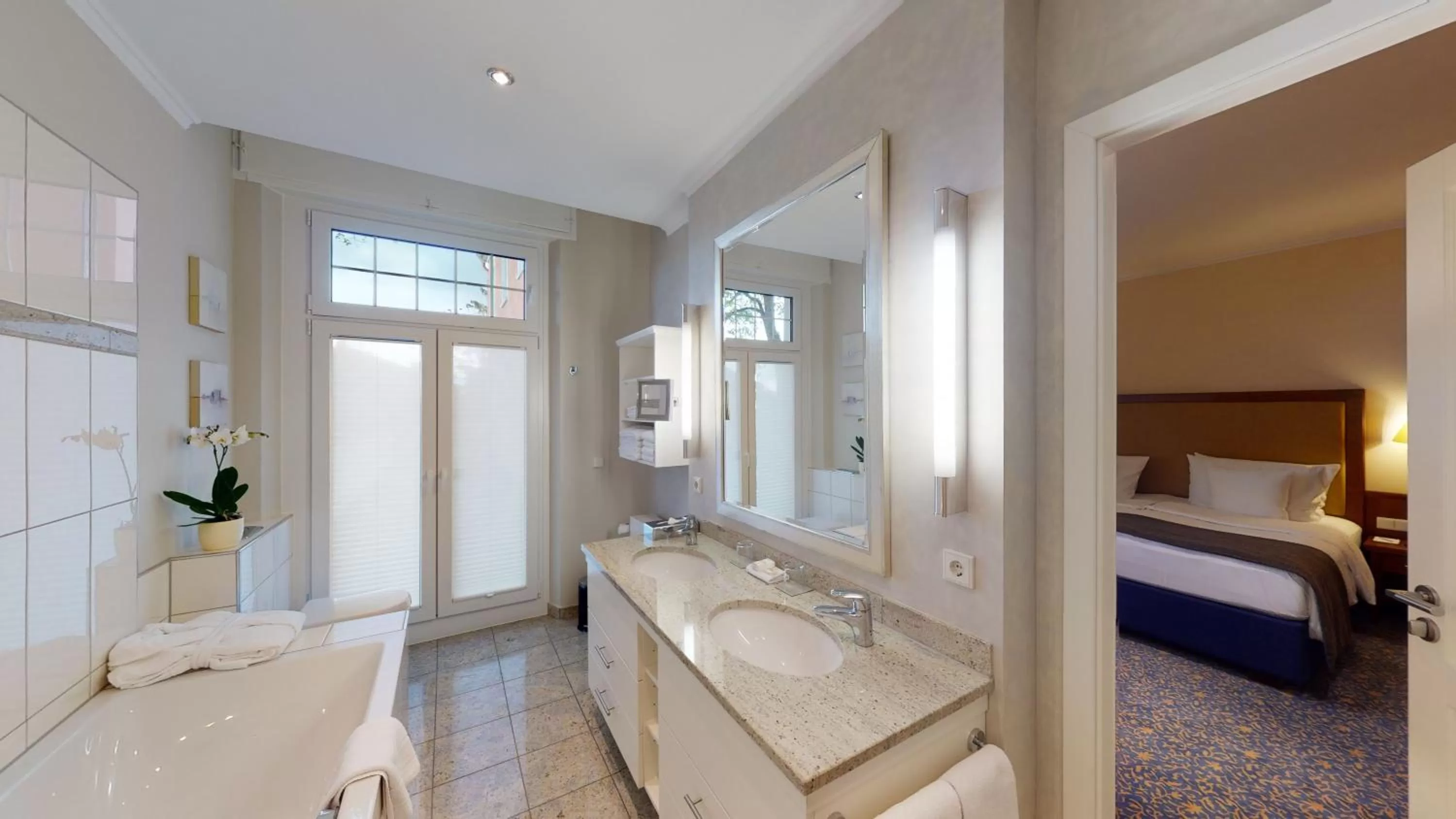 Bathroom, Bed in Hotel Oranien Wiesbaden