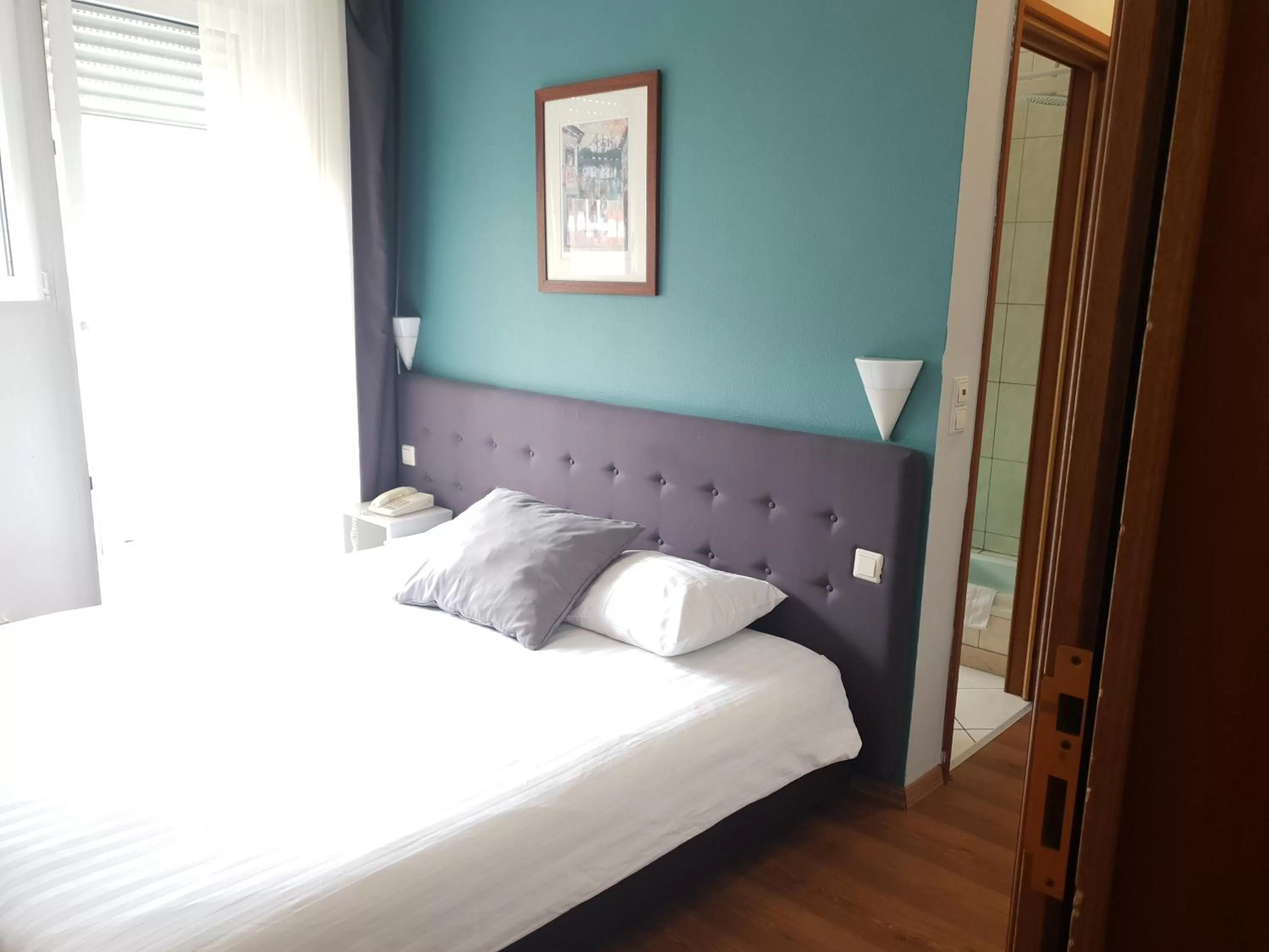 Photo of the whole room, Bed in Yasha Hotel