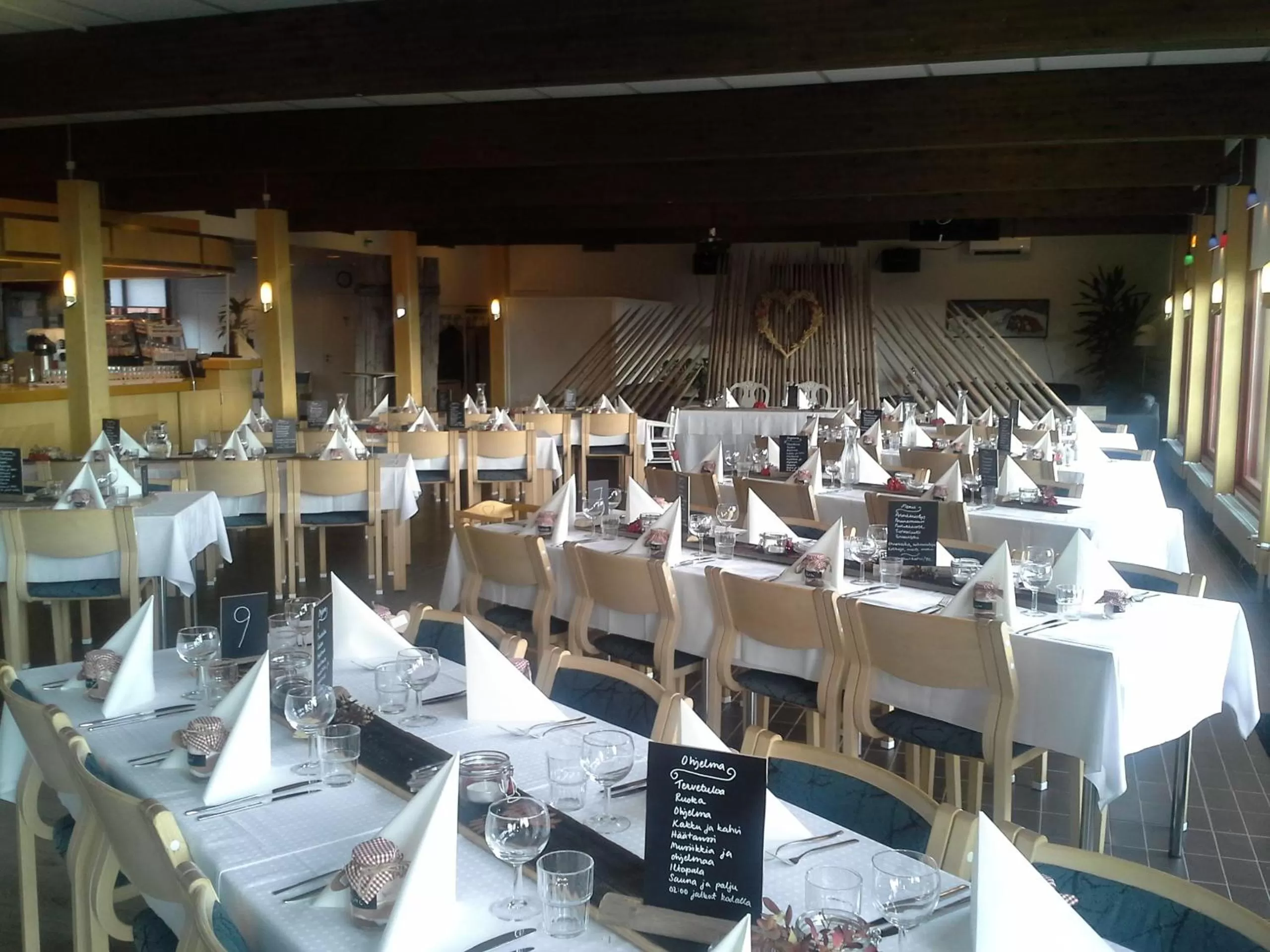 Restaurant/Places to Eat in Karemajat Panorama hotel