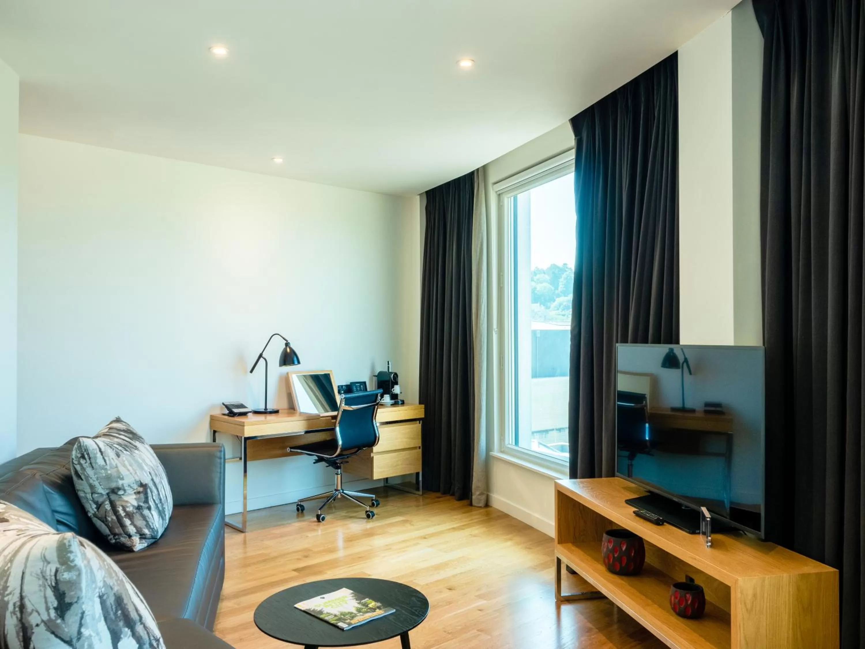 TV and multimedia in Apex City of Bath Hotel