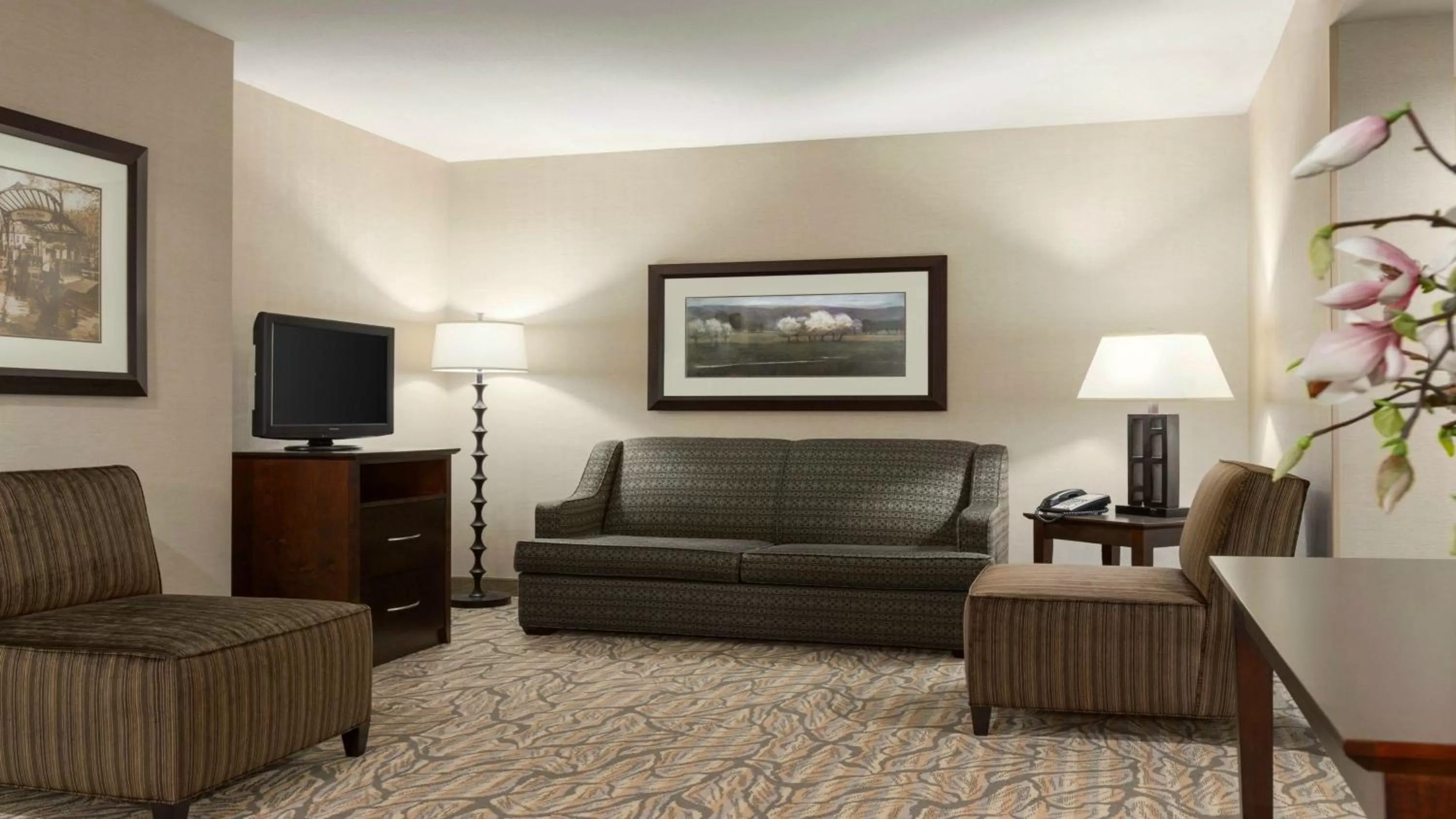 Photo of the whole room in Holiday Inn Hotel & Suites Gateway by IHG