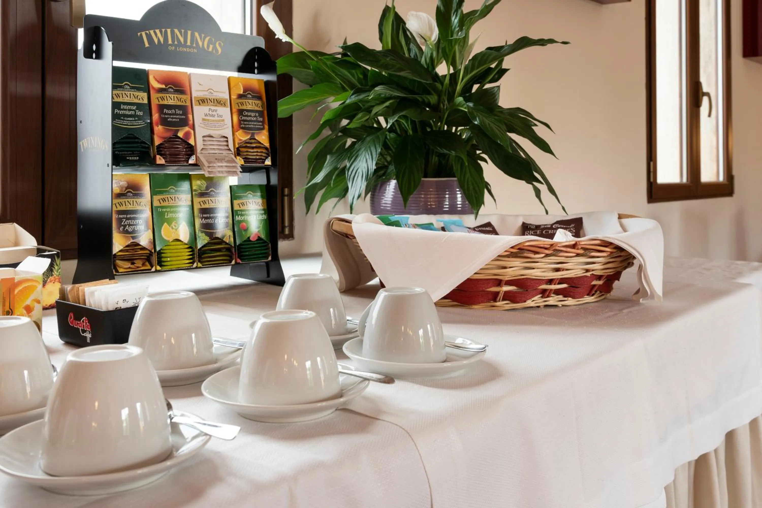 Coffee/tea facilities in Club Azzurro Hotel & Resort