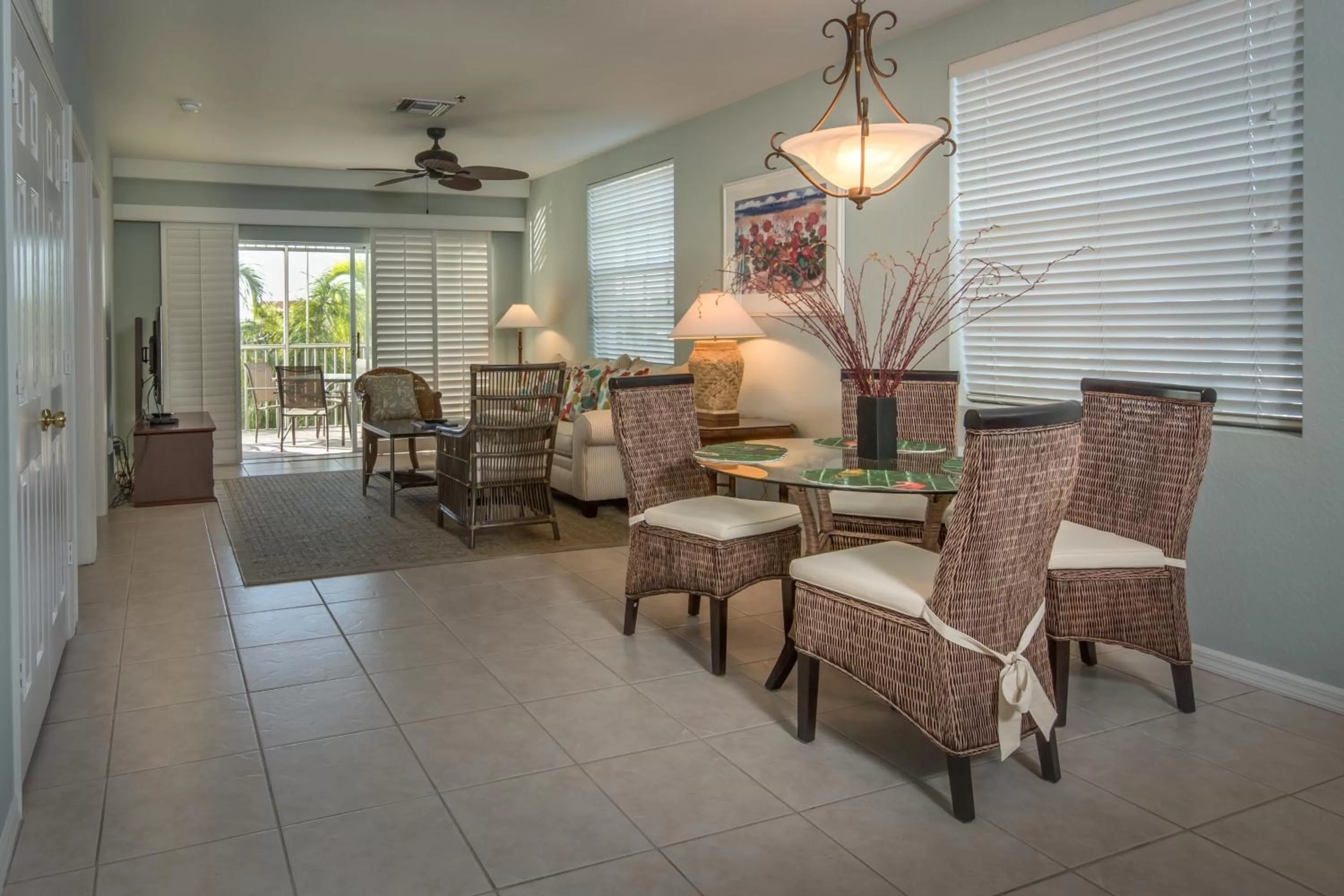 Living room in Olde Marco Island Inn and Suites