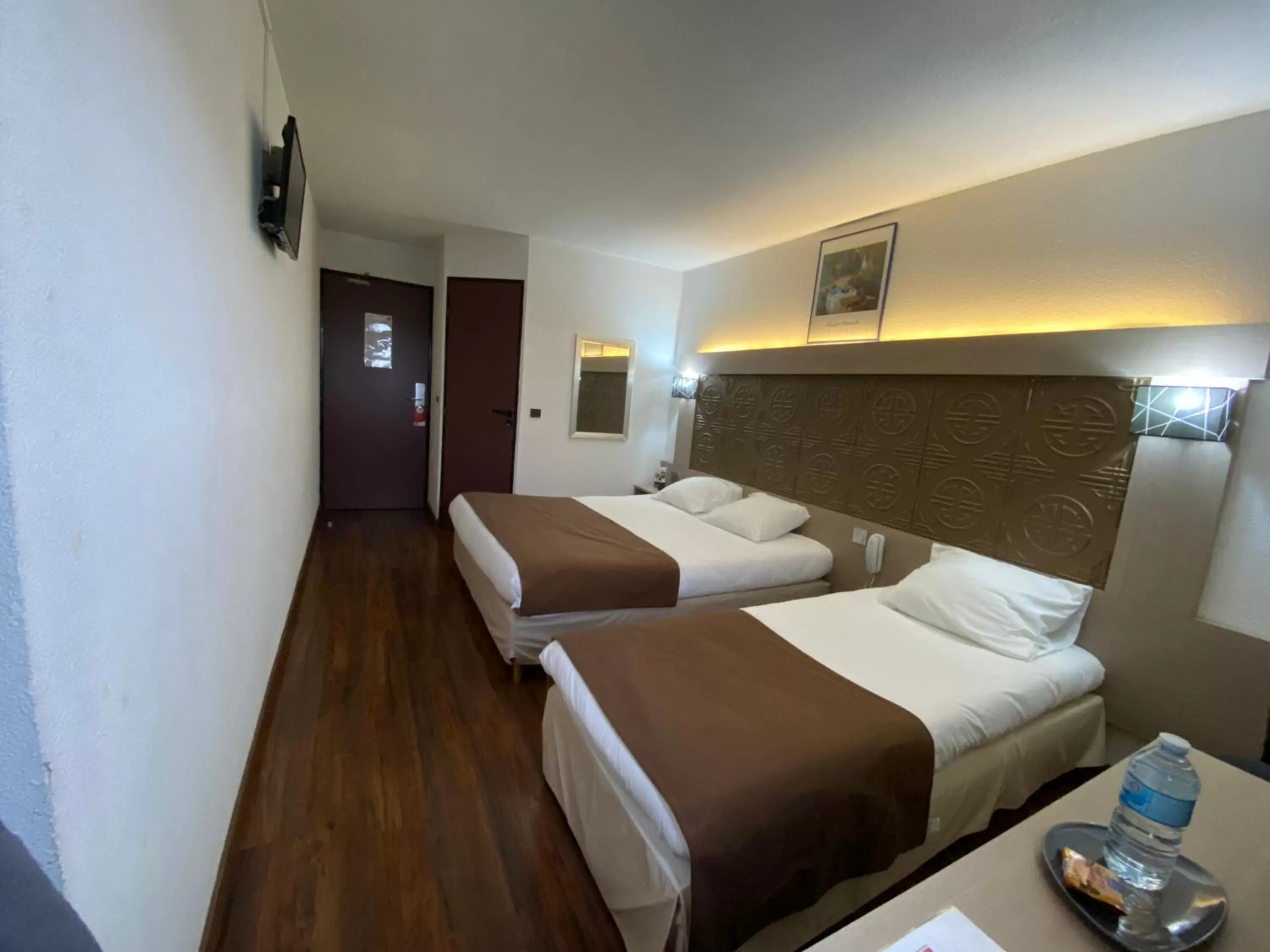 Bed in Kimotel Epône-Flins