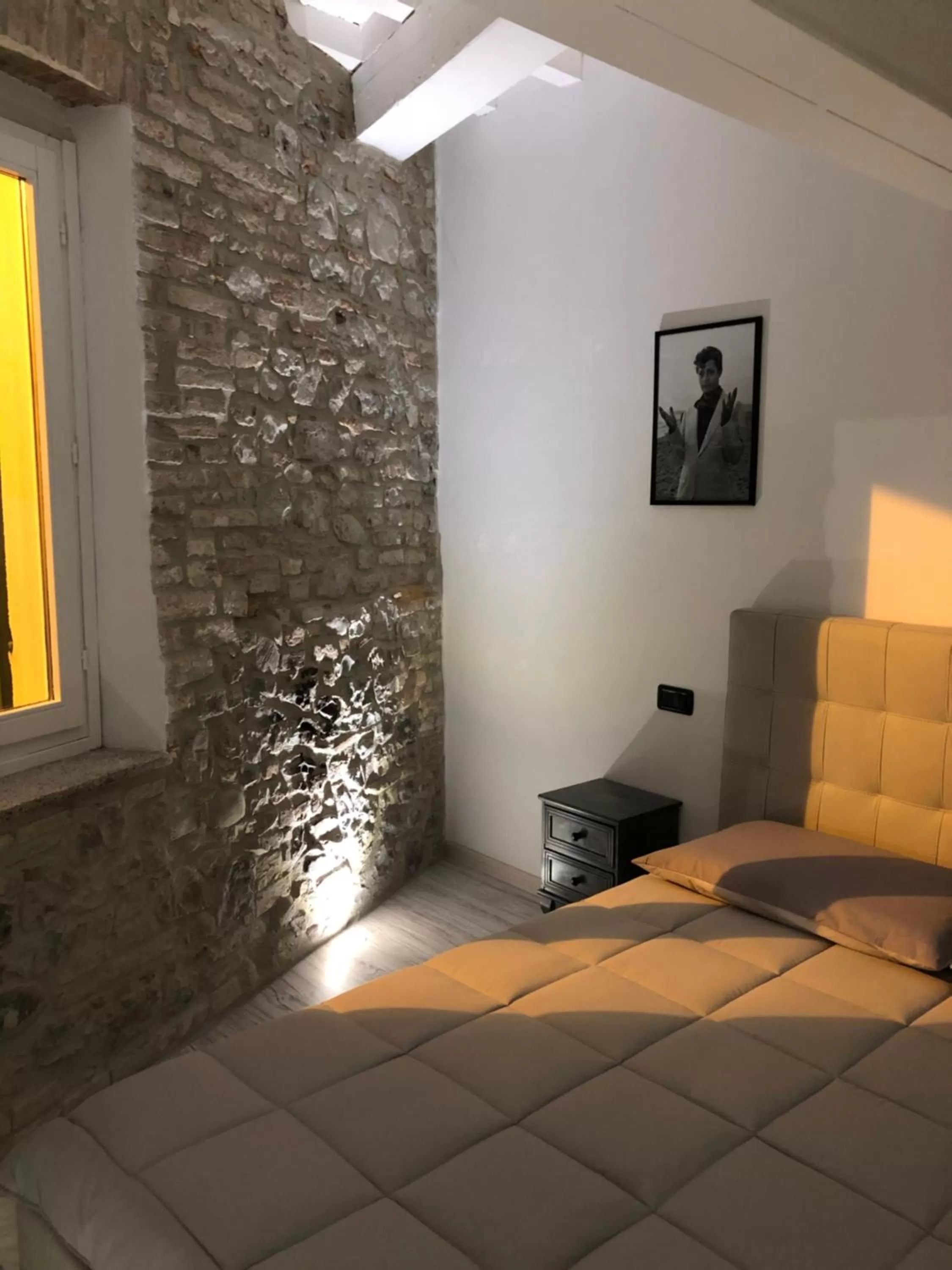 Bedroom, Bed in MentoreR&B