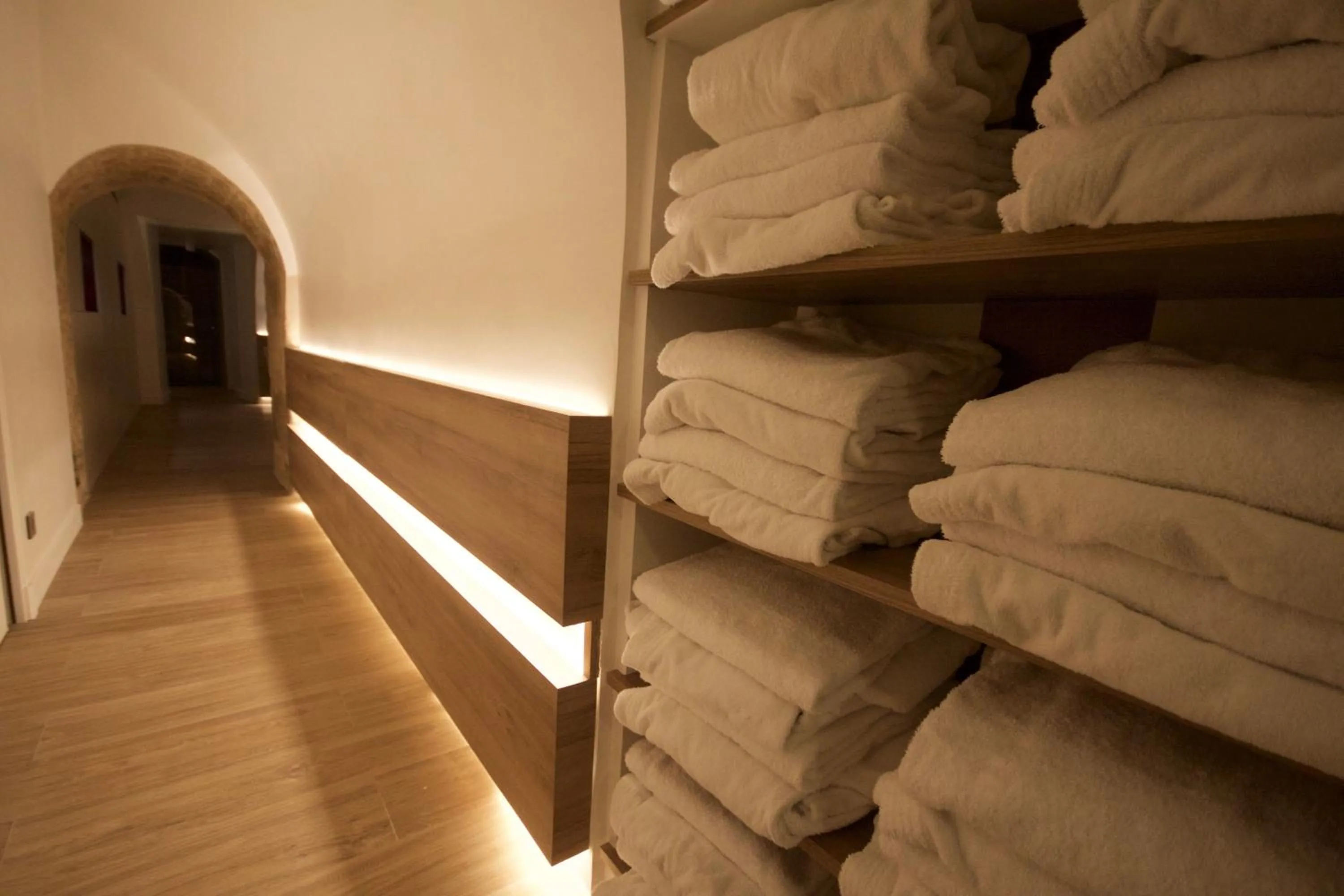 Spa and wellness centre/facilities, Bed in Hôtel Brésil Opéra SPA