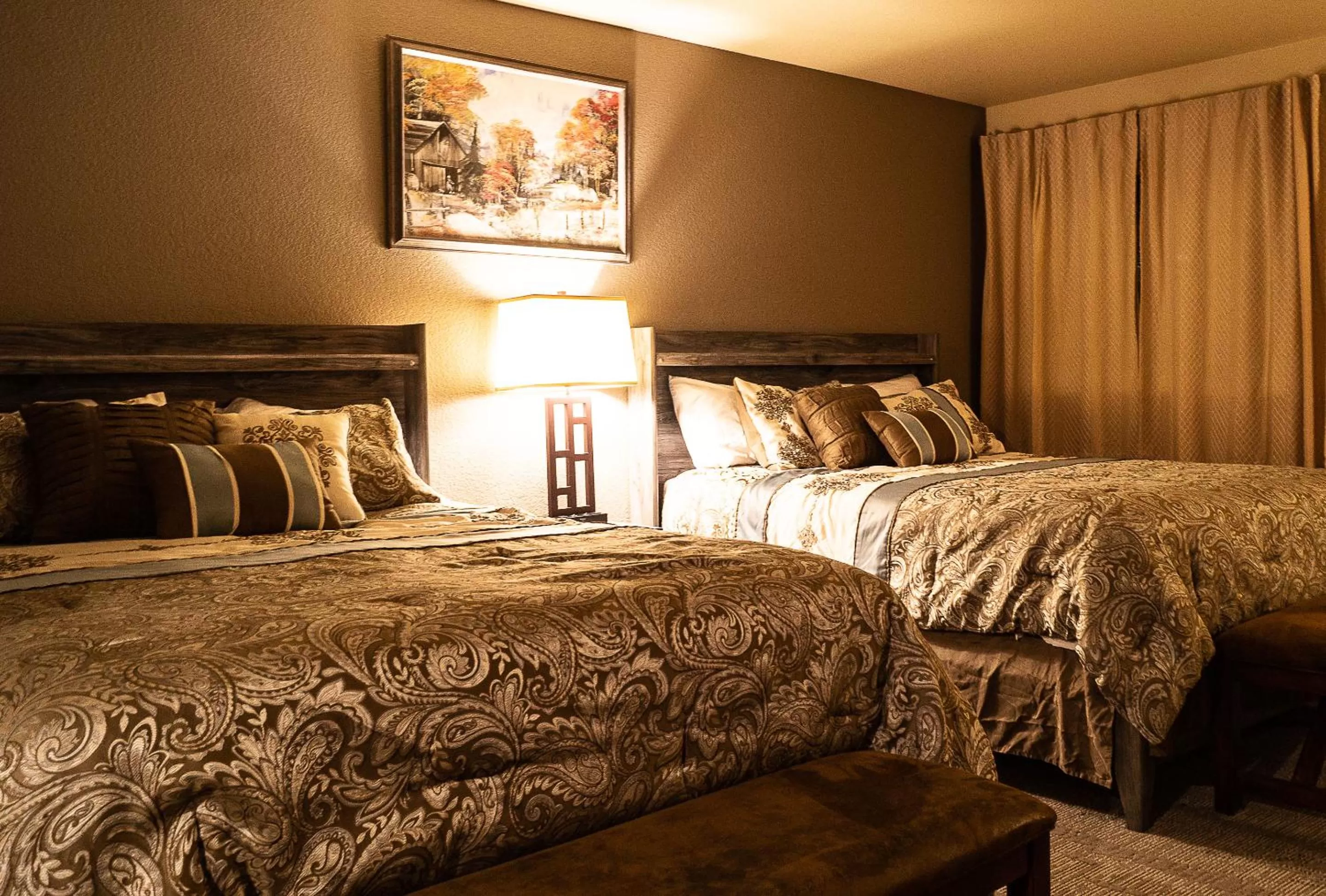 Bed in Newcastle Lodge & Convention Center