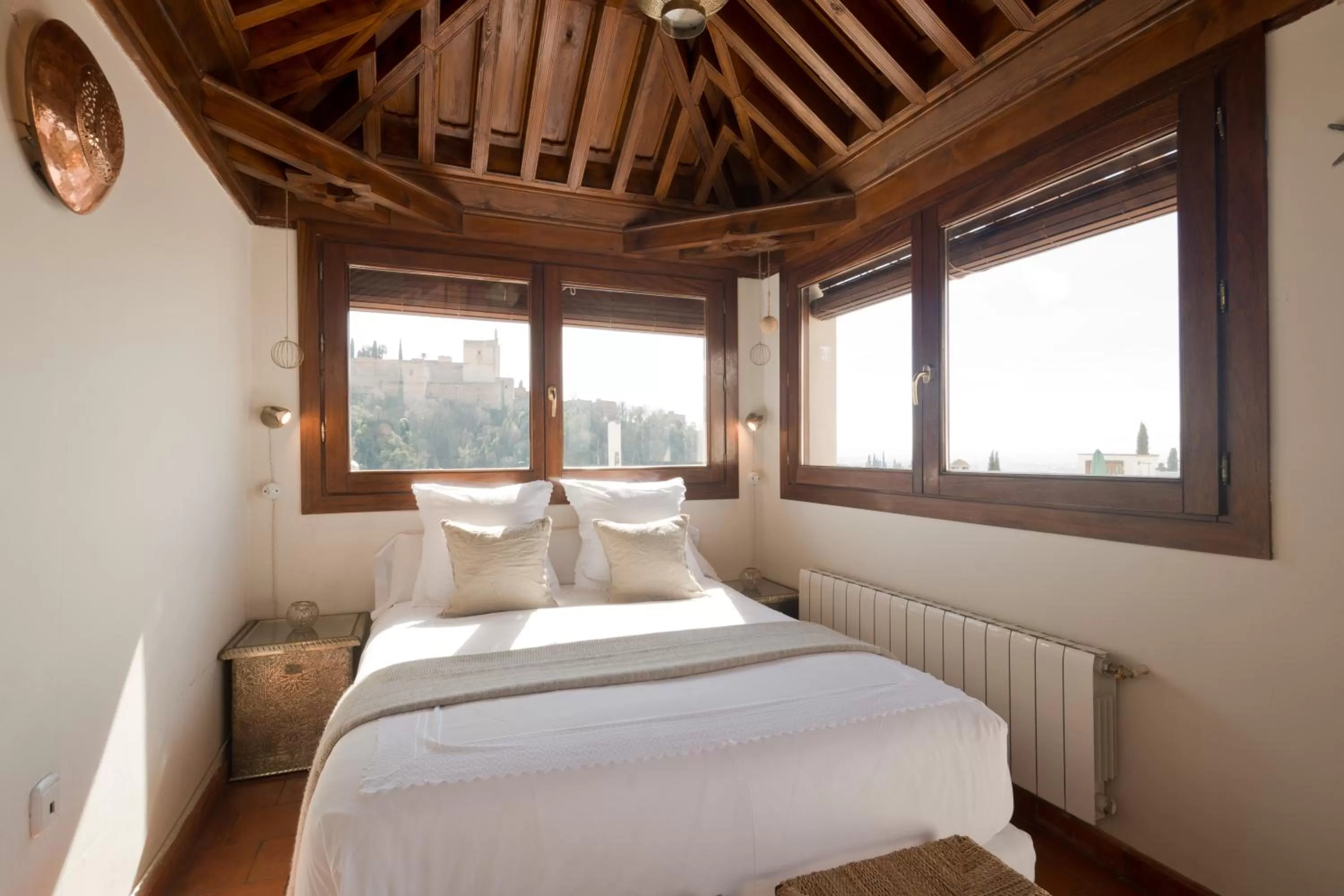 Deluxe Room with private terrace and View to the Alhambra in Casa Bombo