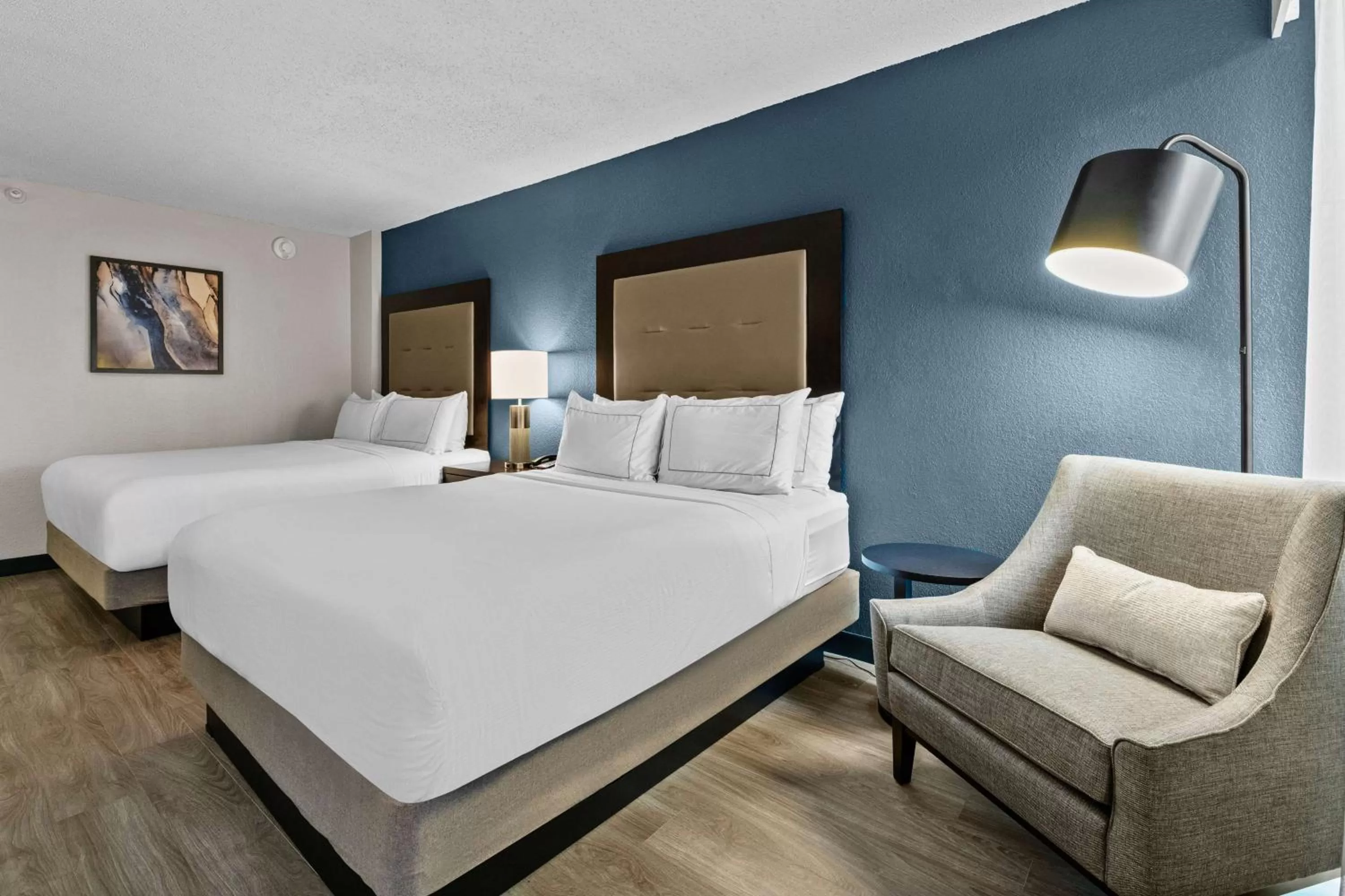 Bed in DoubleTree by Hilton Raleigh Midtown, NC