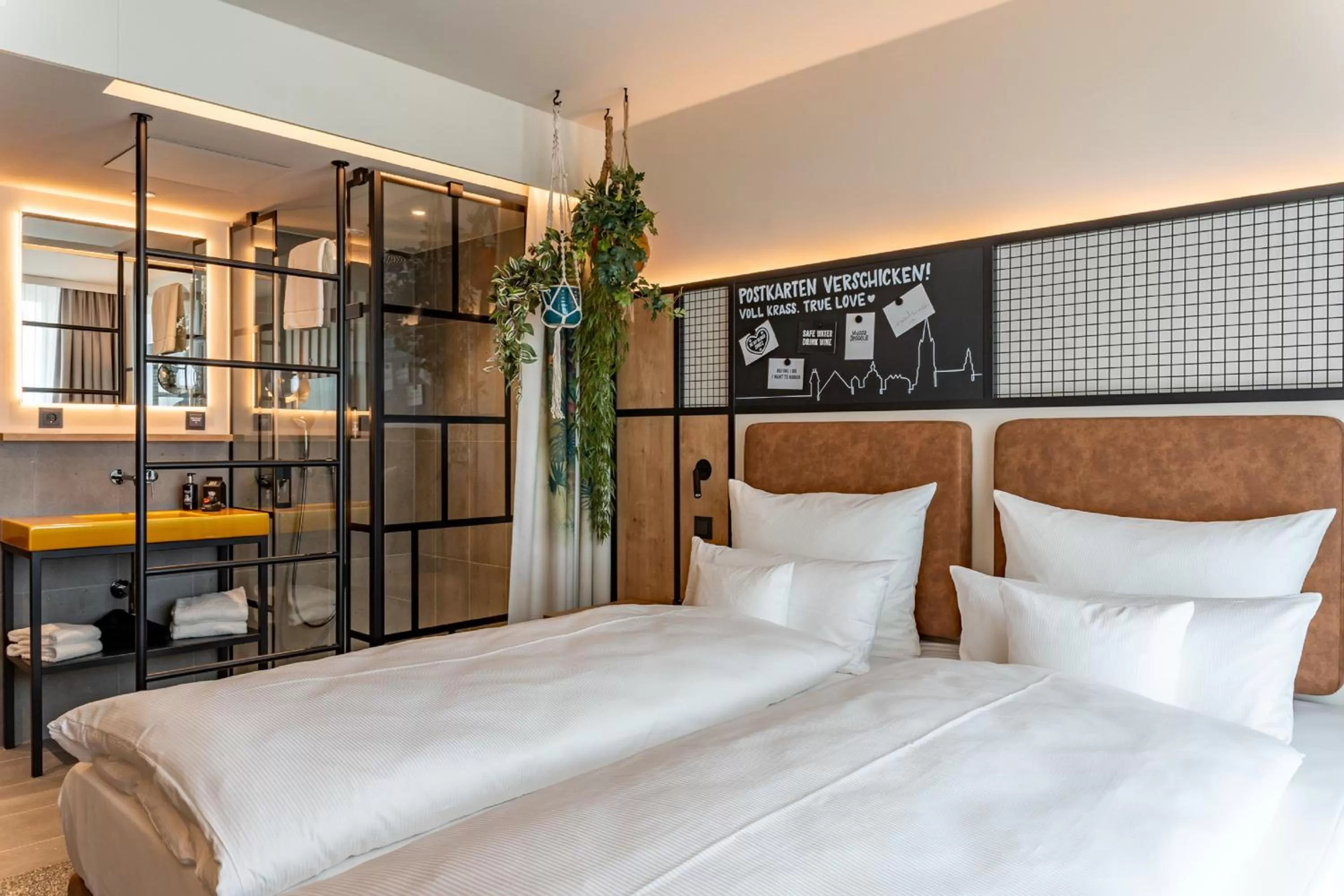 Staff, Bed in Me and All Hotel Ulm, by Hyatt