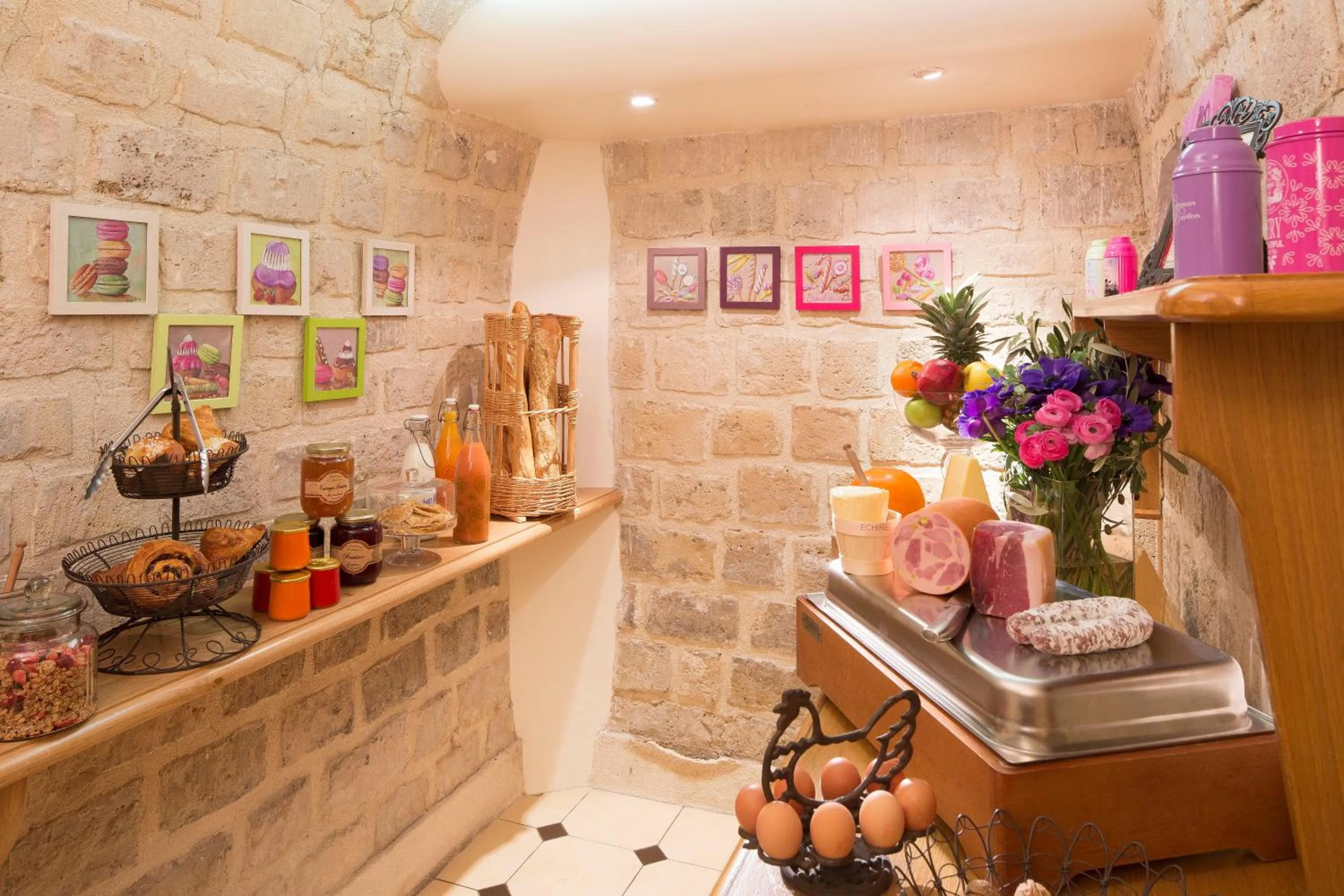 Restaurant/places to eat in Hôtel Cordelia Opéra-Madeleine