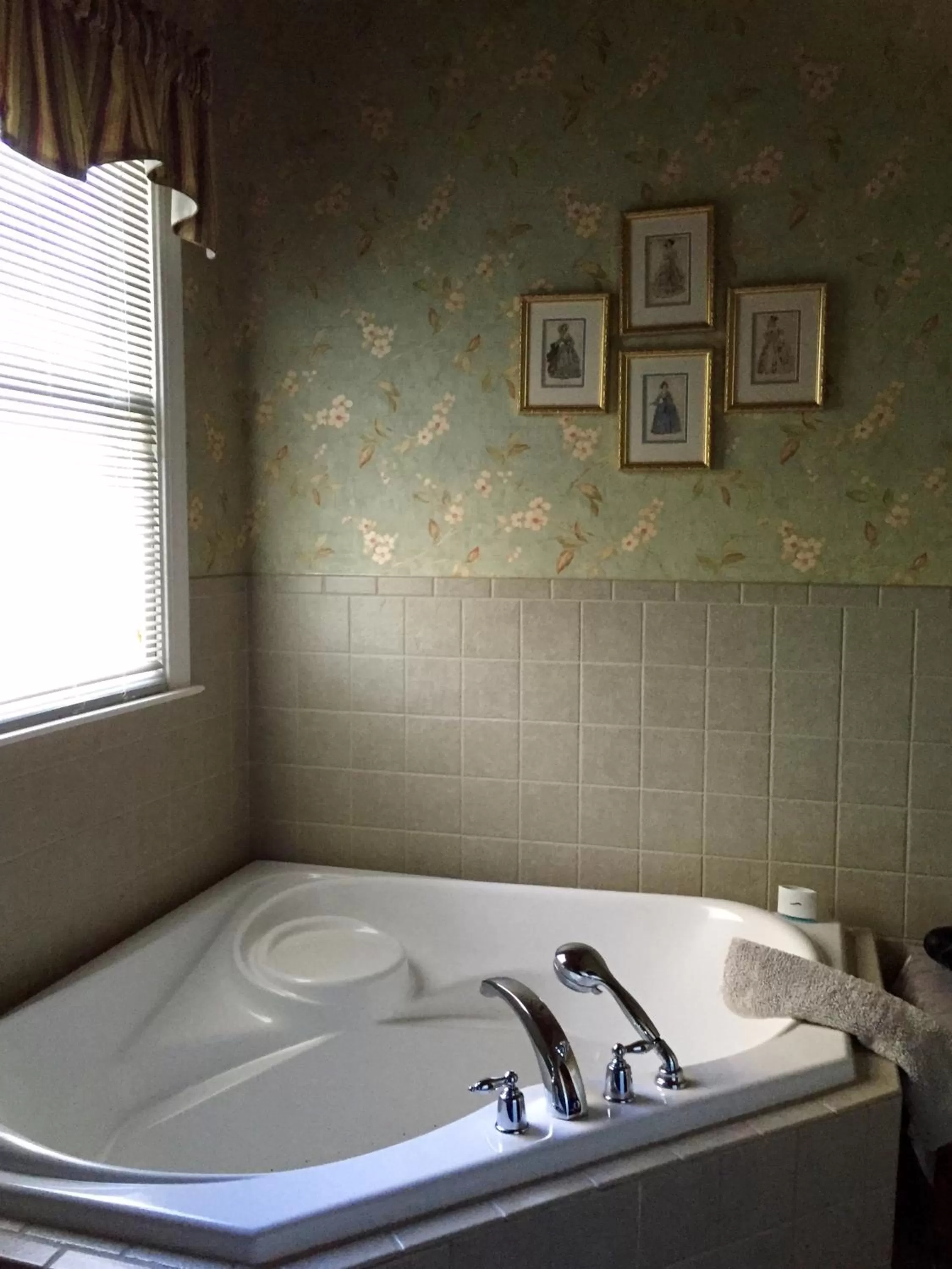 Bathroom in Hanna House Bed & Breakfast