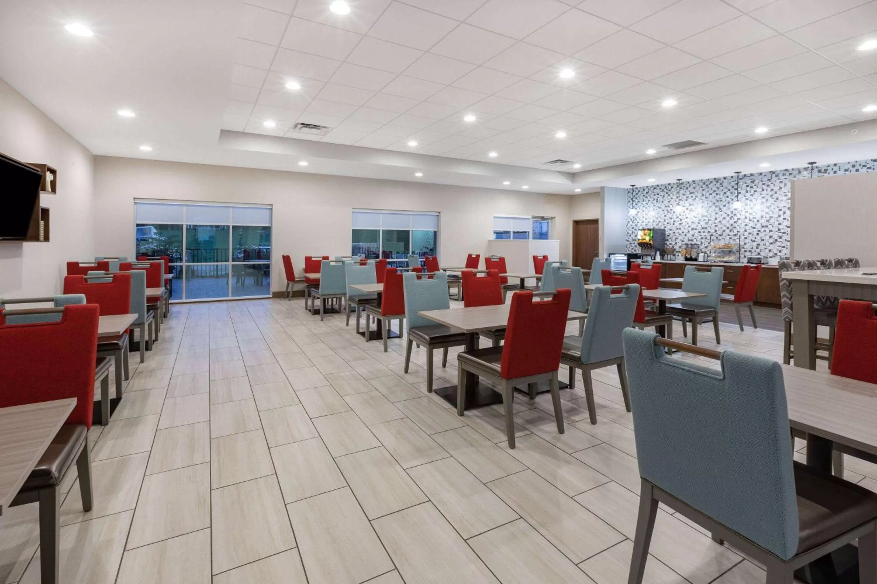 Breakfast in La Quinta Inn & Suites by Wyndham Jackson-Cape Girardeau