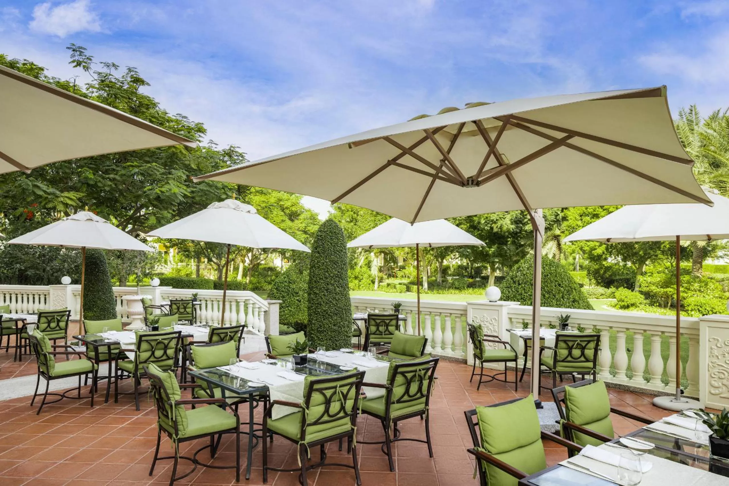 Restaurant/places to eat in Kempinski Hotel Palm Jumeirah