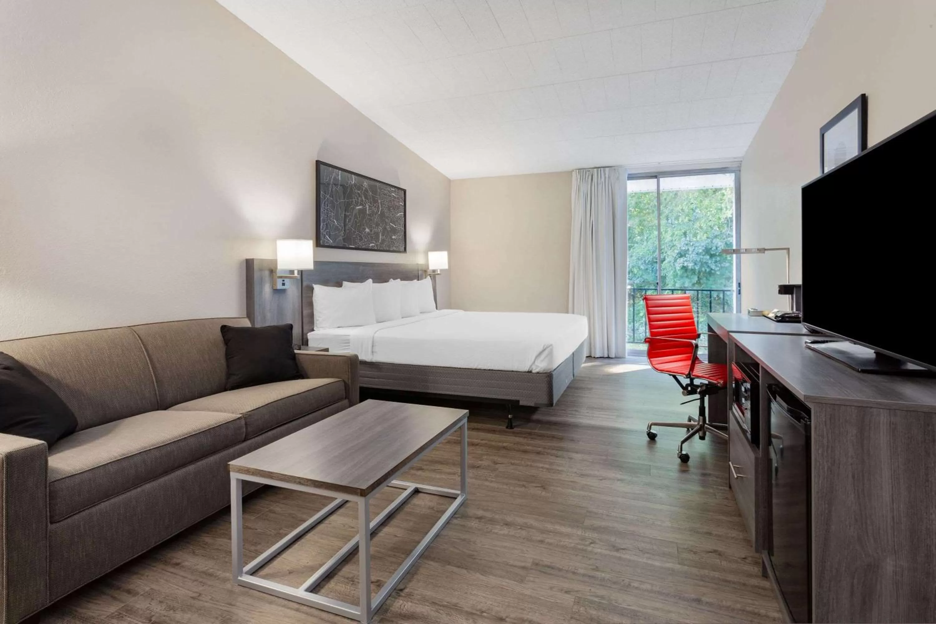 Photo of the whole room, Bed in Ramada by Wyndham Hartford North - Bradley Airport