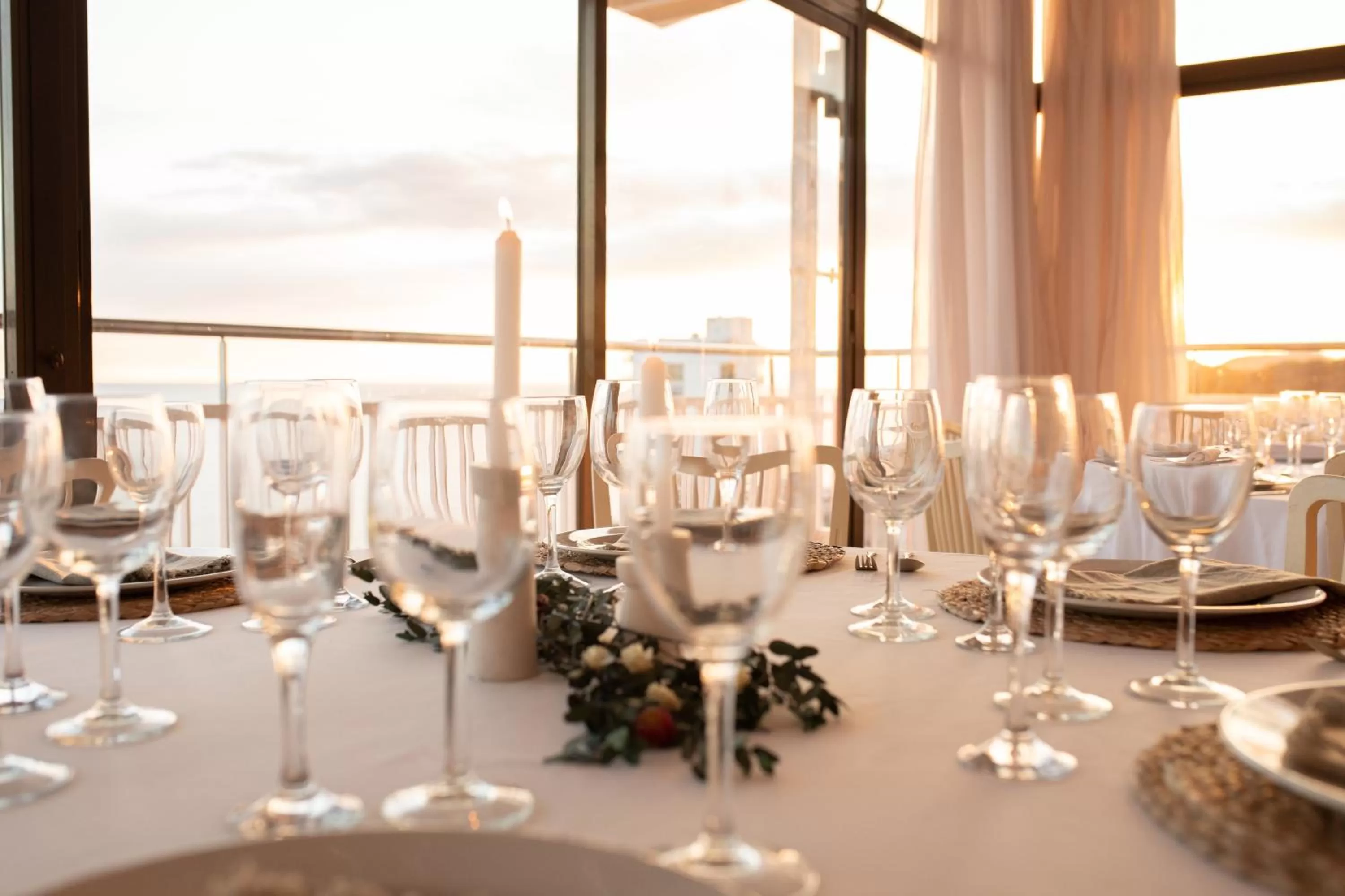 Restaurant/places to eat in Hotel Roger de Flor by Seleqtta