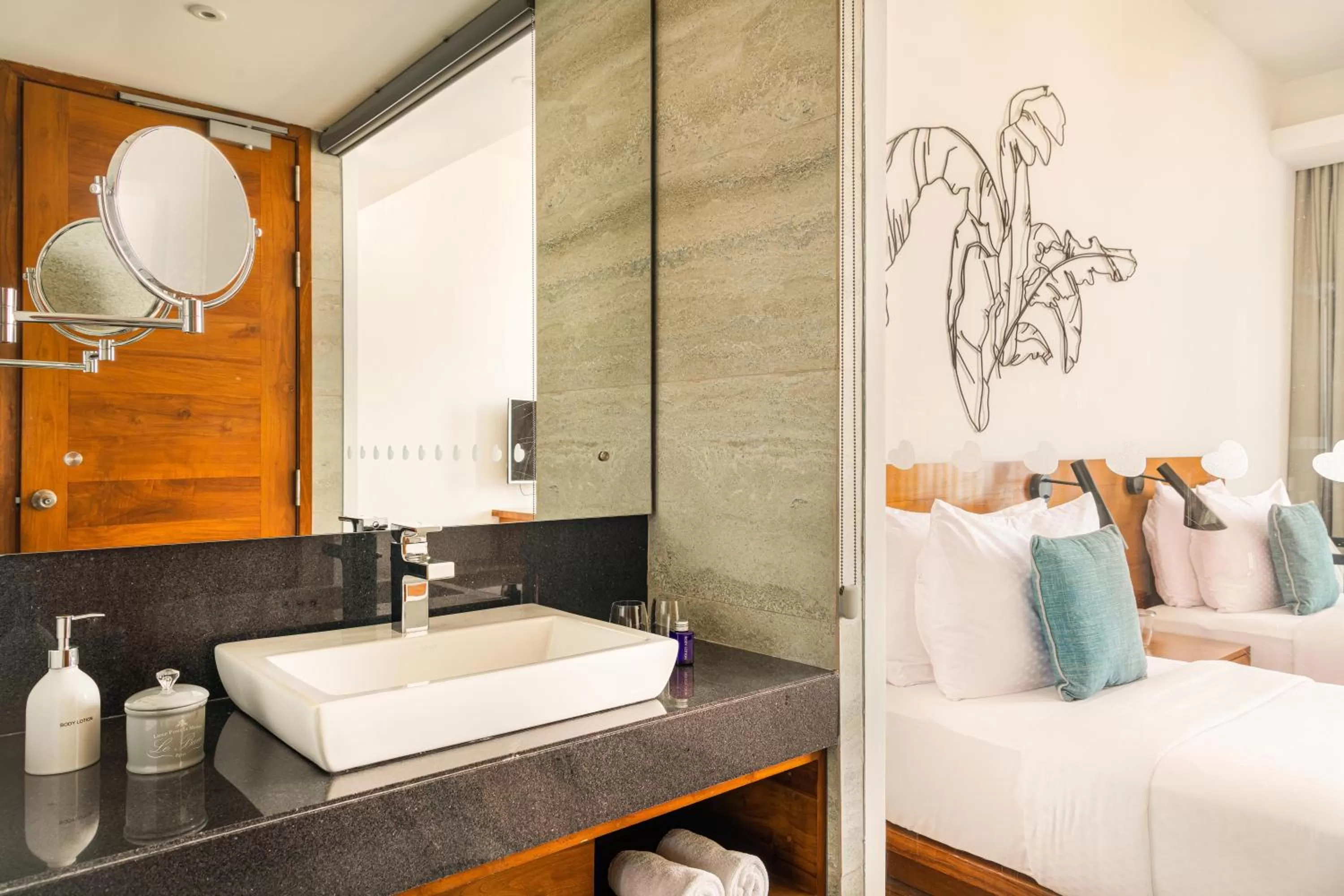 Bed in Jetwing Colombo Seven