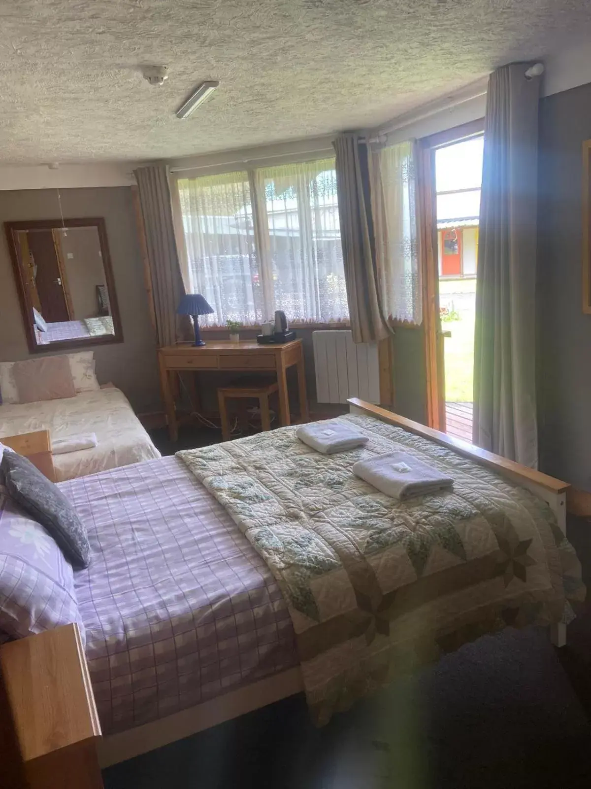 Family Room with Private Bathroom in Haven of Trees - Hafan Y Coed Family Room with Private Bathroom in Haven of Trees - Hafan Y Coed