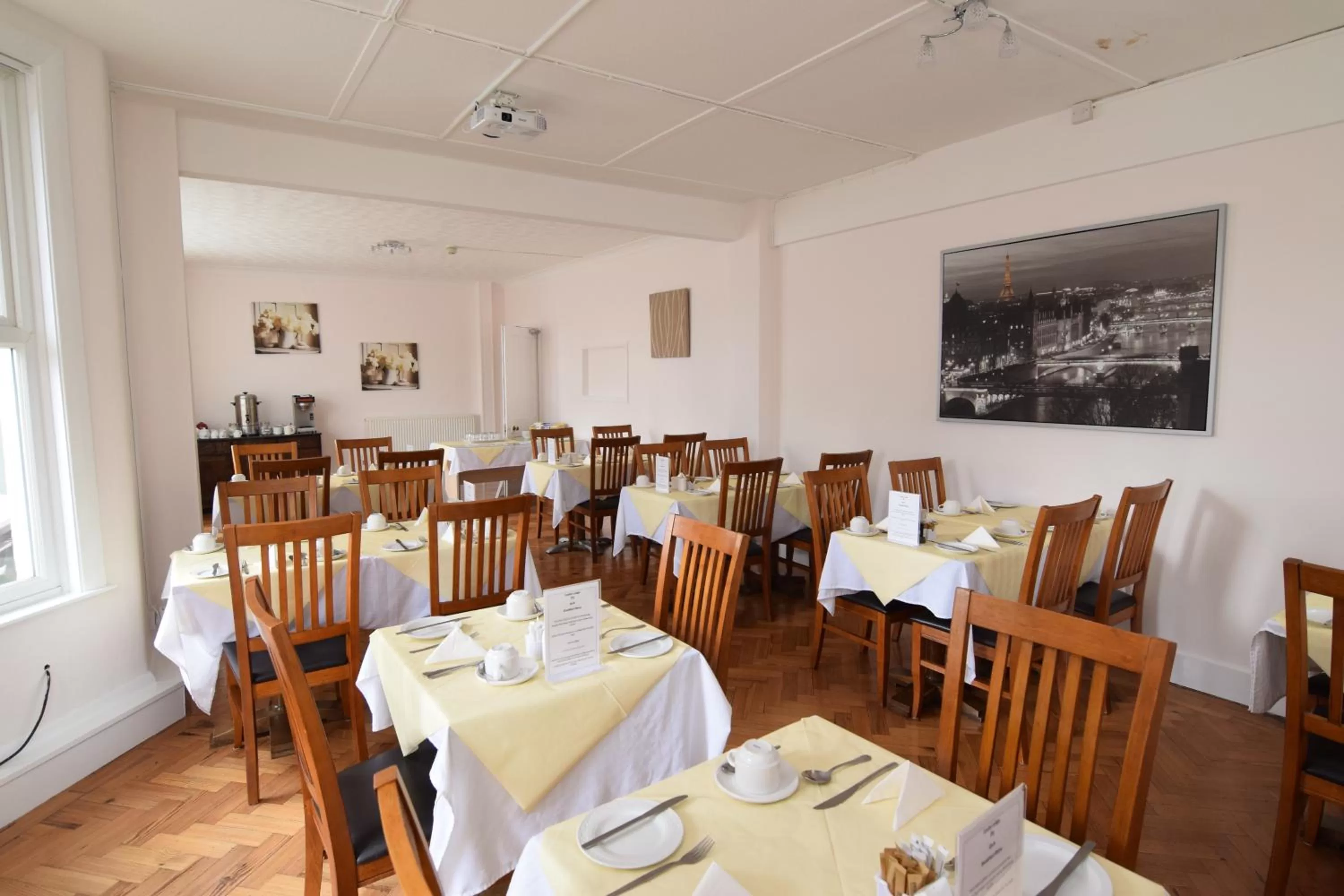 Restaurant/places to eat in Castle Lodge