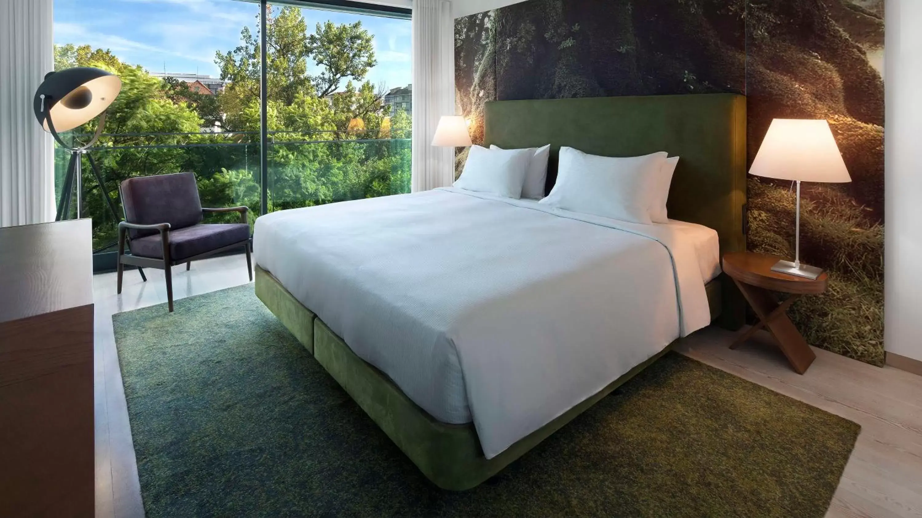 Deluxe King Room in DoubleTree by Hilton Lisbon Fontana Park Deluxe King Room in DoubleTree by Hilton Lisbon Fontana Park