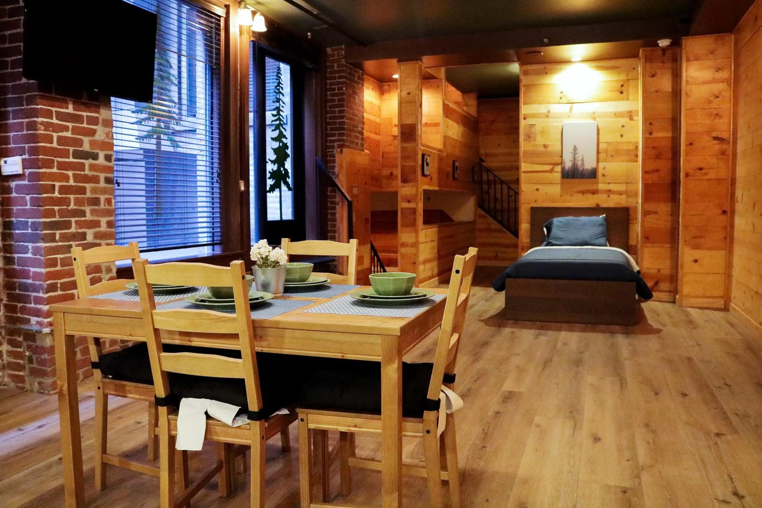 Dining area, Restaurant/Places to Eat in The Haas Suites