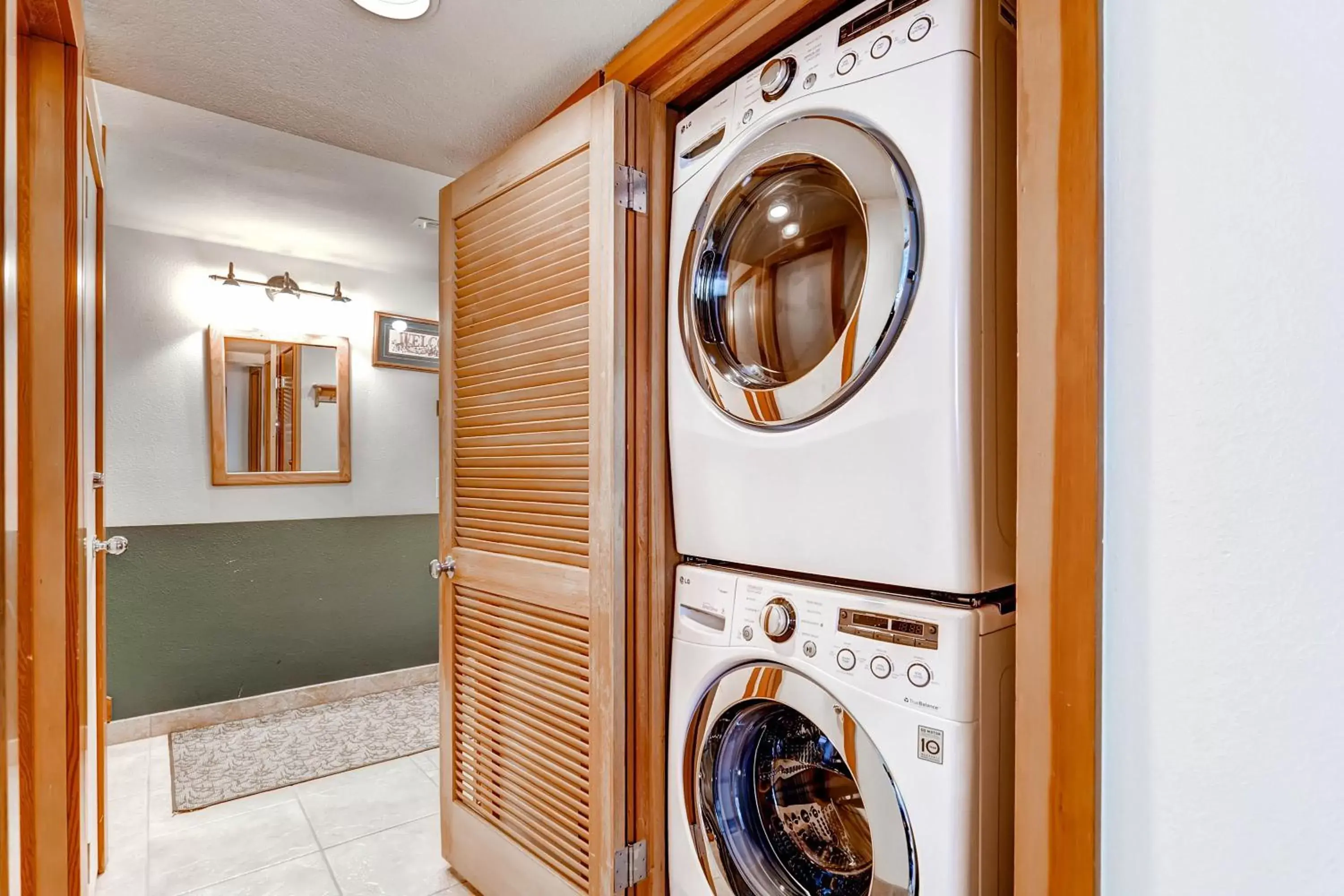 Four-Bedroom Apartment in Lakeside Village by Vail Resorts Four-Bedroom Apartment in Lakeside Village by Vail Resorts