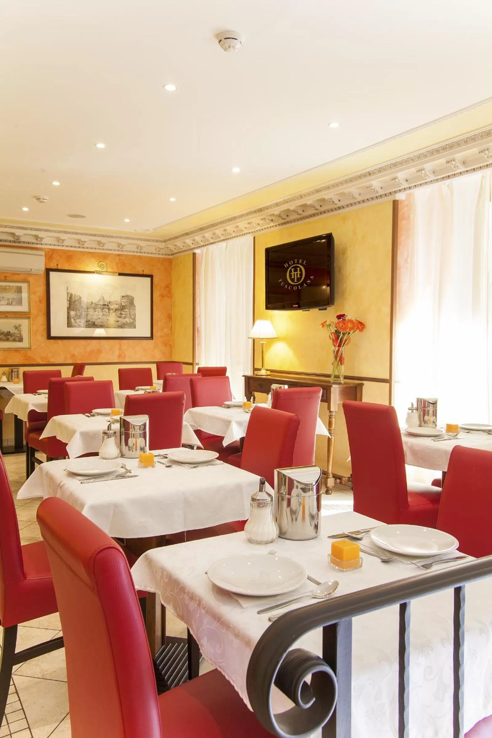 Restaurant/places to eat in Hotel Tuscolana