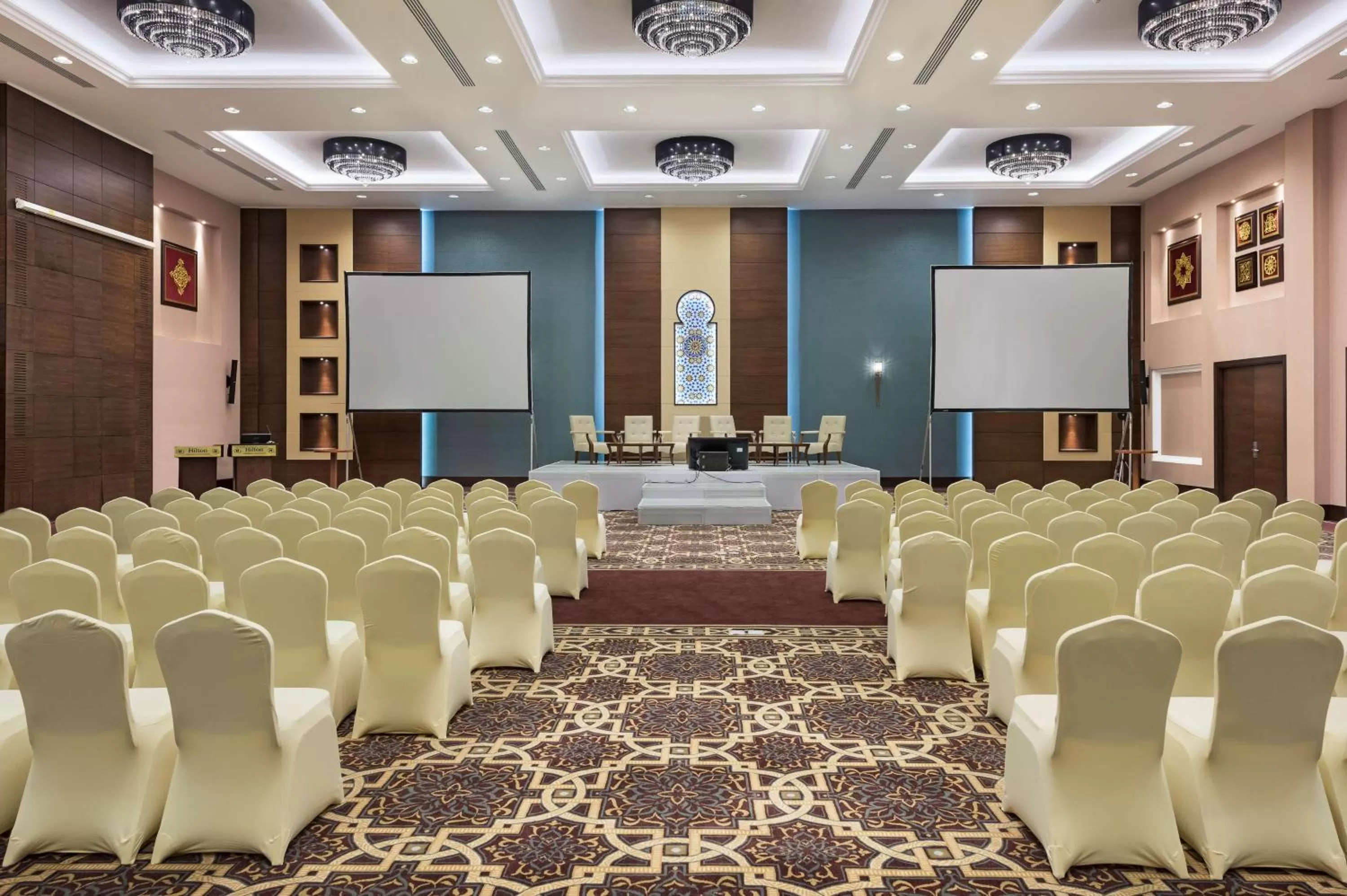 Meeting/conference room in Hilton Alexandria King's Ranch Hotel