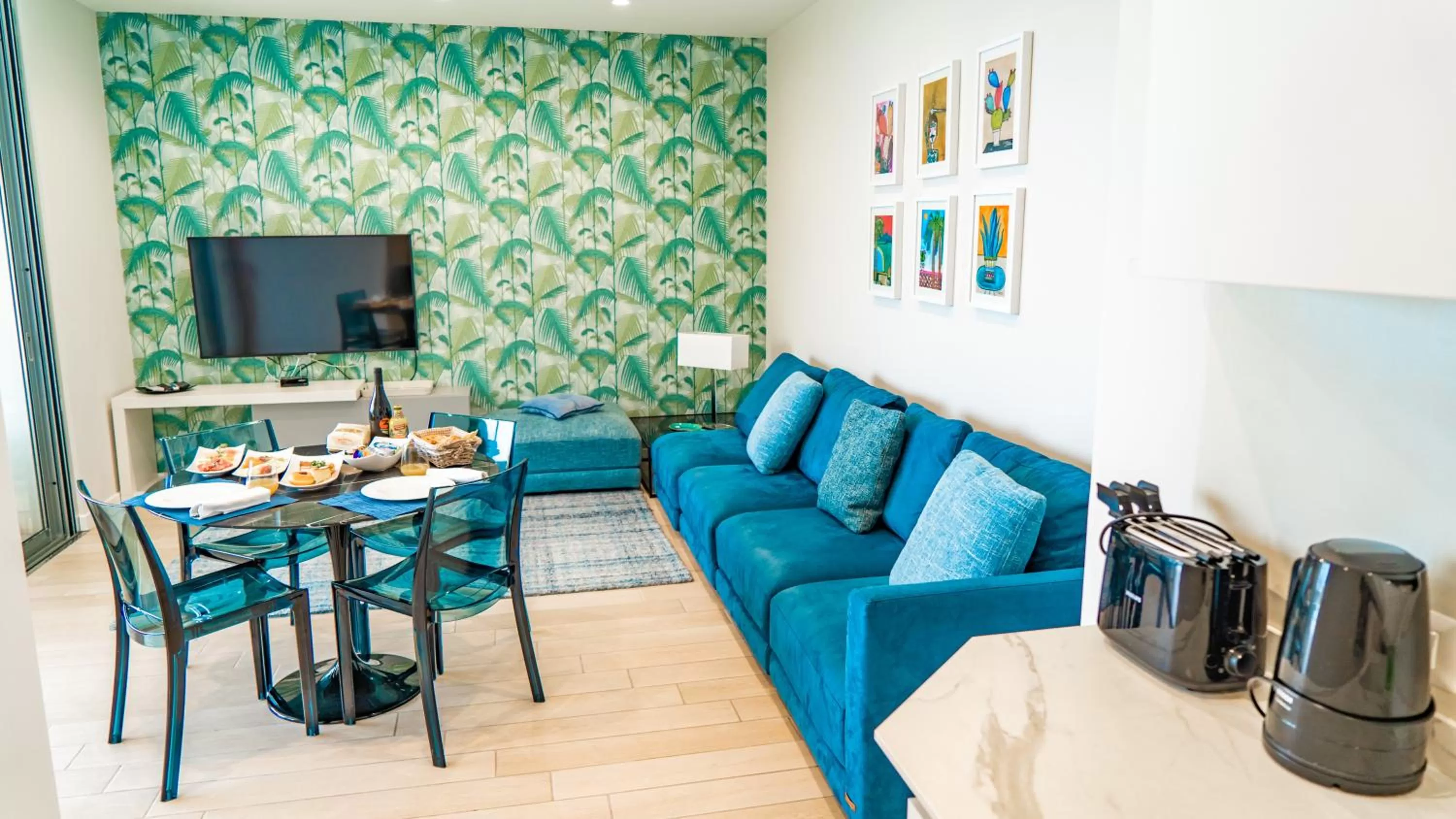 TV and multimedia in Isola Bella Infinity Suites