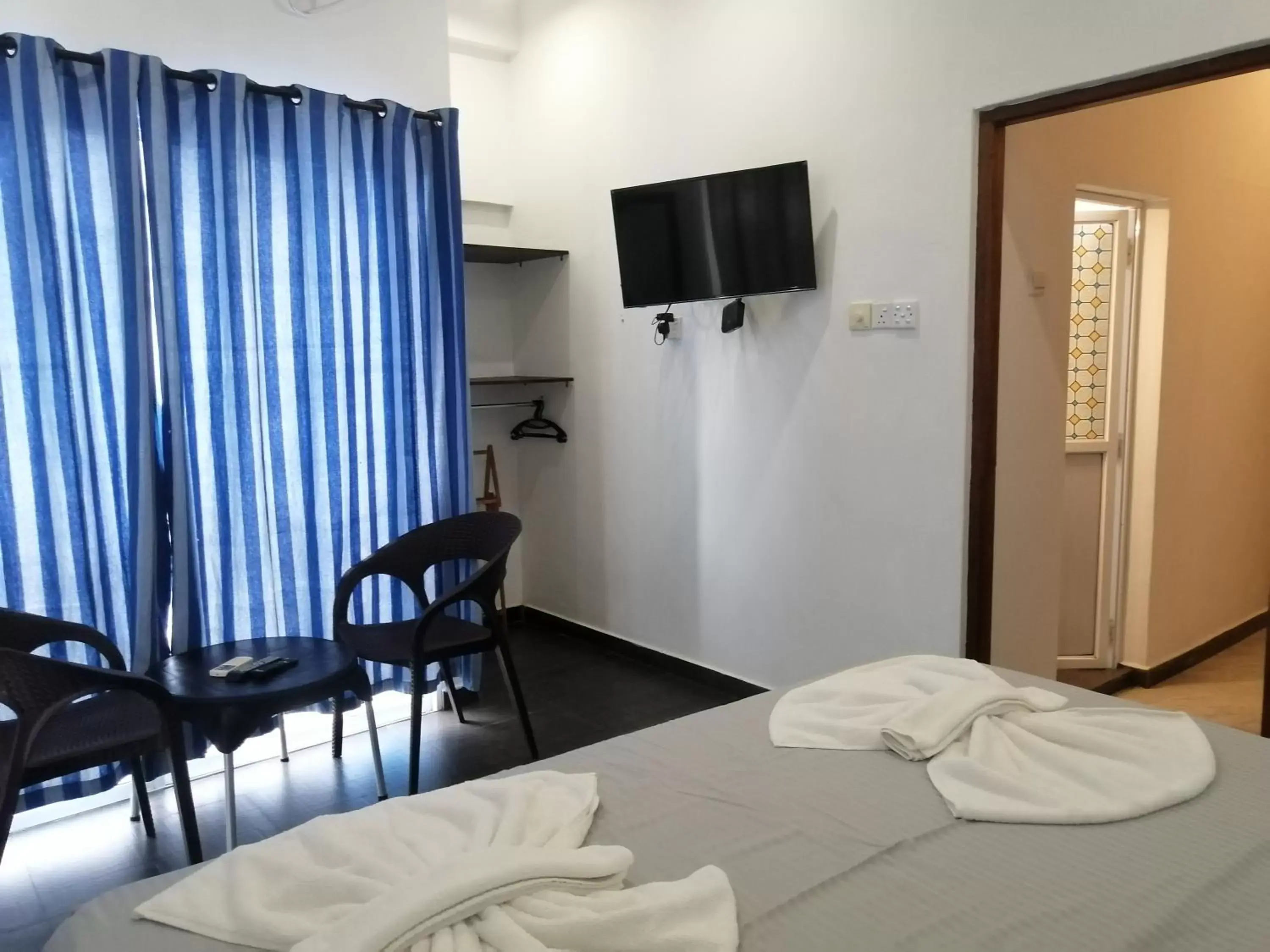 Deluxe Double Room with Balcony in Le Petit Hotel & Restaurant Deluxe Double Room with Balcony in Le Petit Hotel & Restaurant