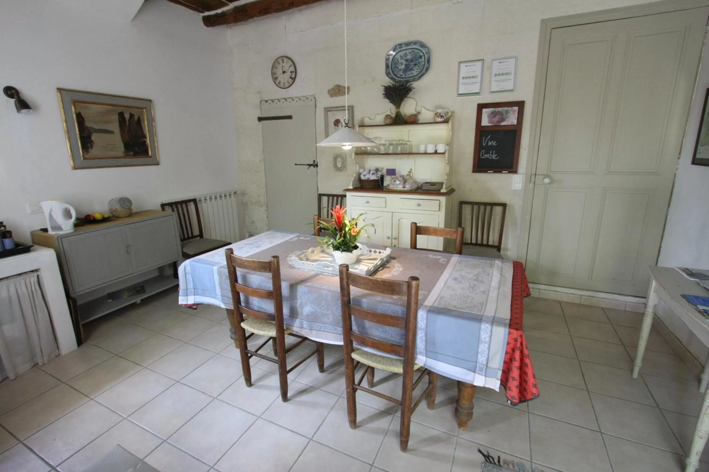 Dining area in Mas des Tourterelles